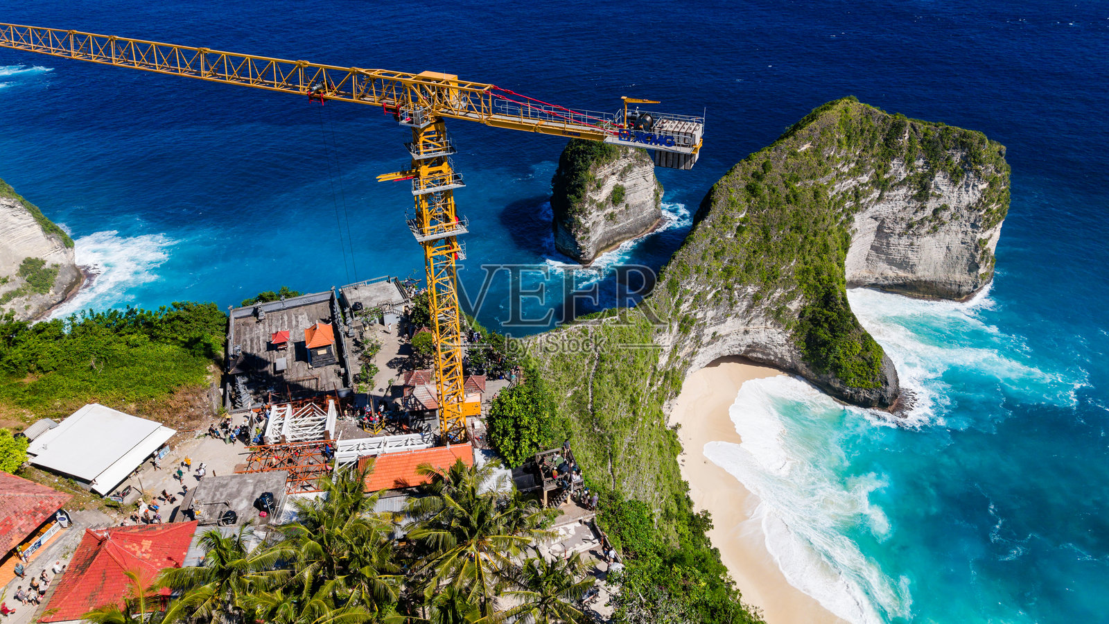 鸟瞰巴厘岛克林金海滩的建筑工地照片摄影图片