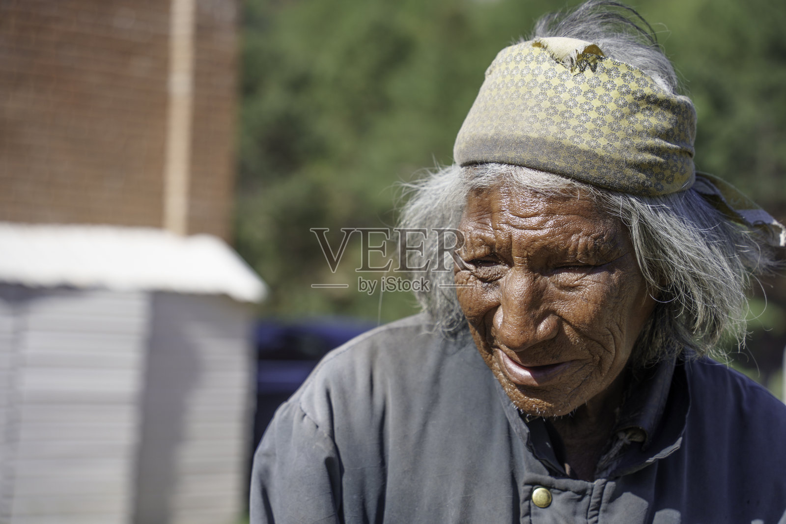 墨西哥奇瓦瓦州萨马奇克镇的失明塔拉乌马拉马拉老人照片摄影图片