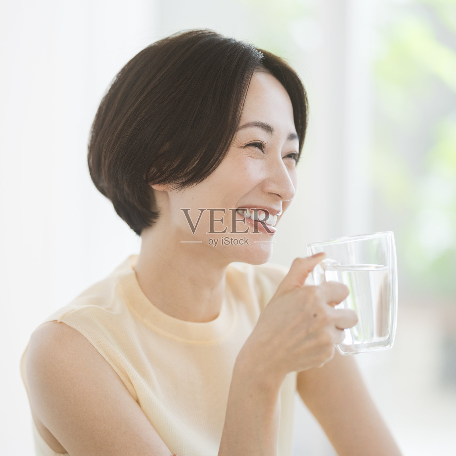 中年日本女性照片摄影图片