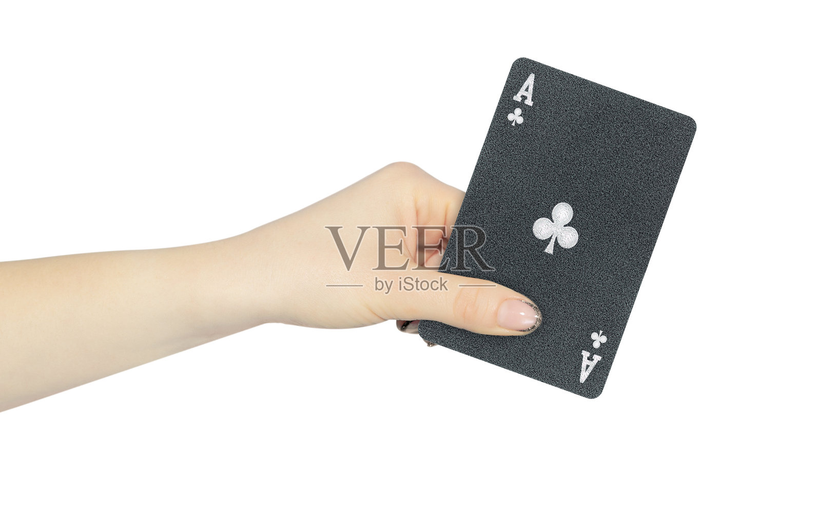 手中拿着扑克牌梅花A，伸出的手持黑色扑克牌，背景分离照片摄影图片
