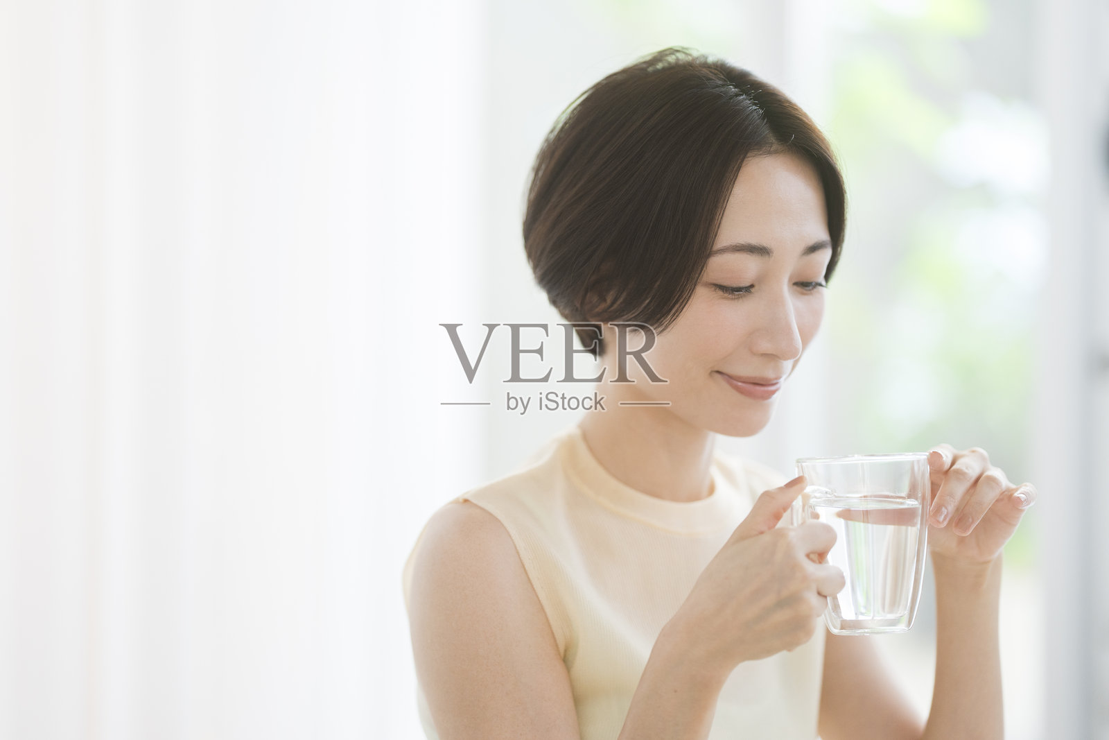 中年日本女性照片摄影图片