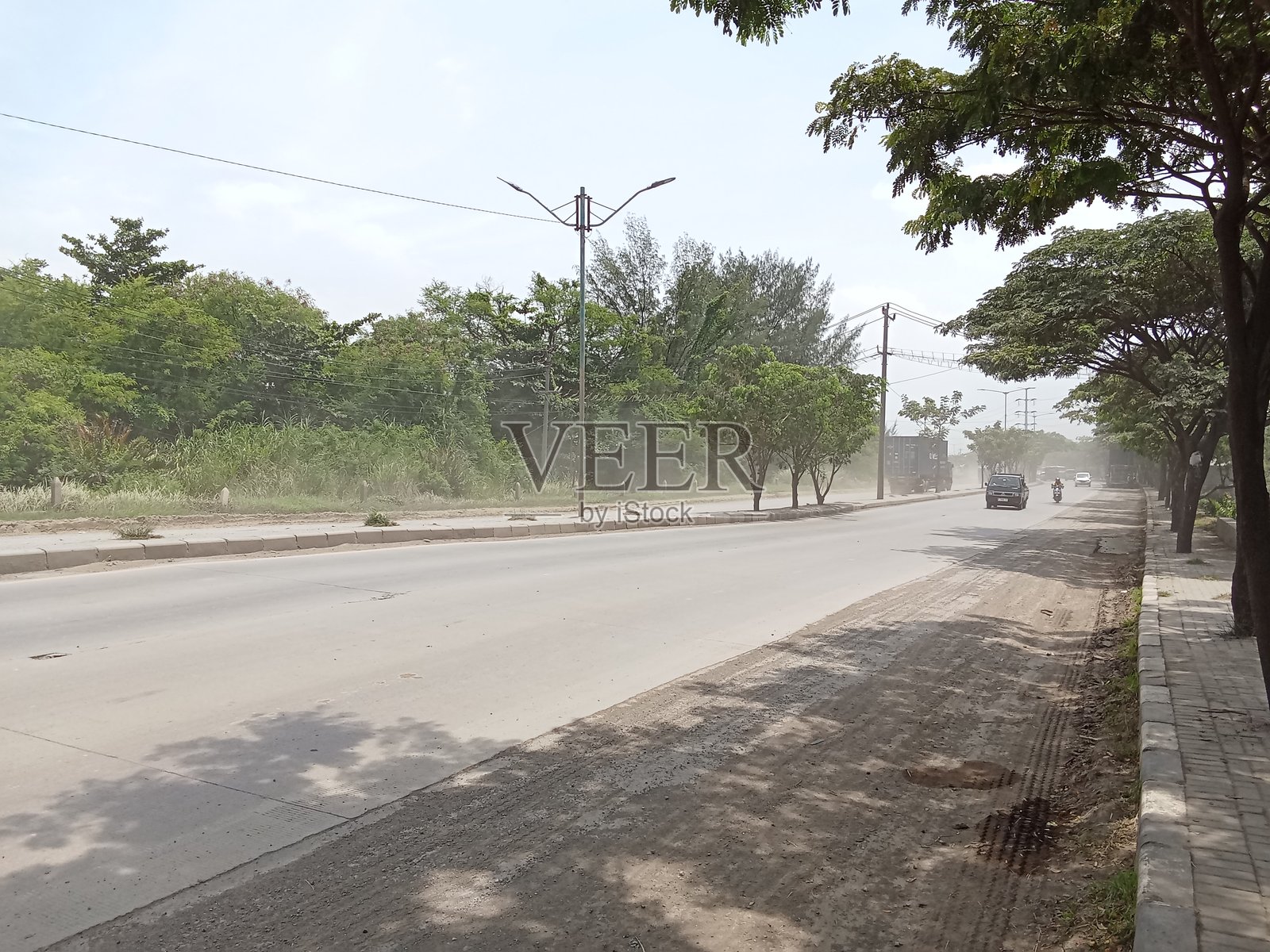 城市街道上的空气污染照片摄影图片