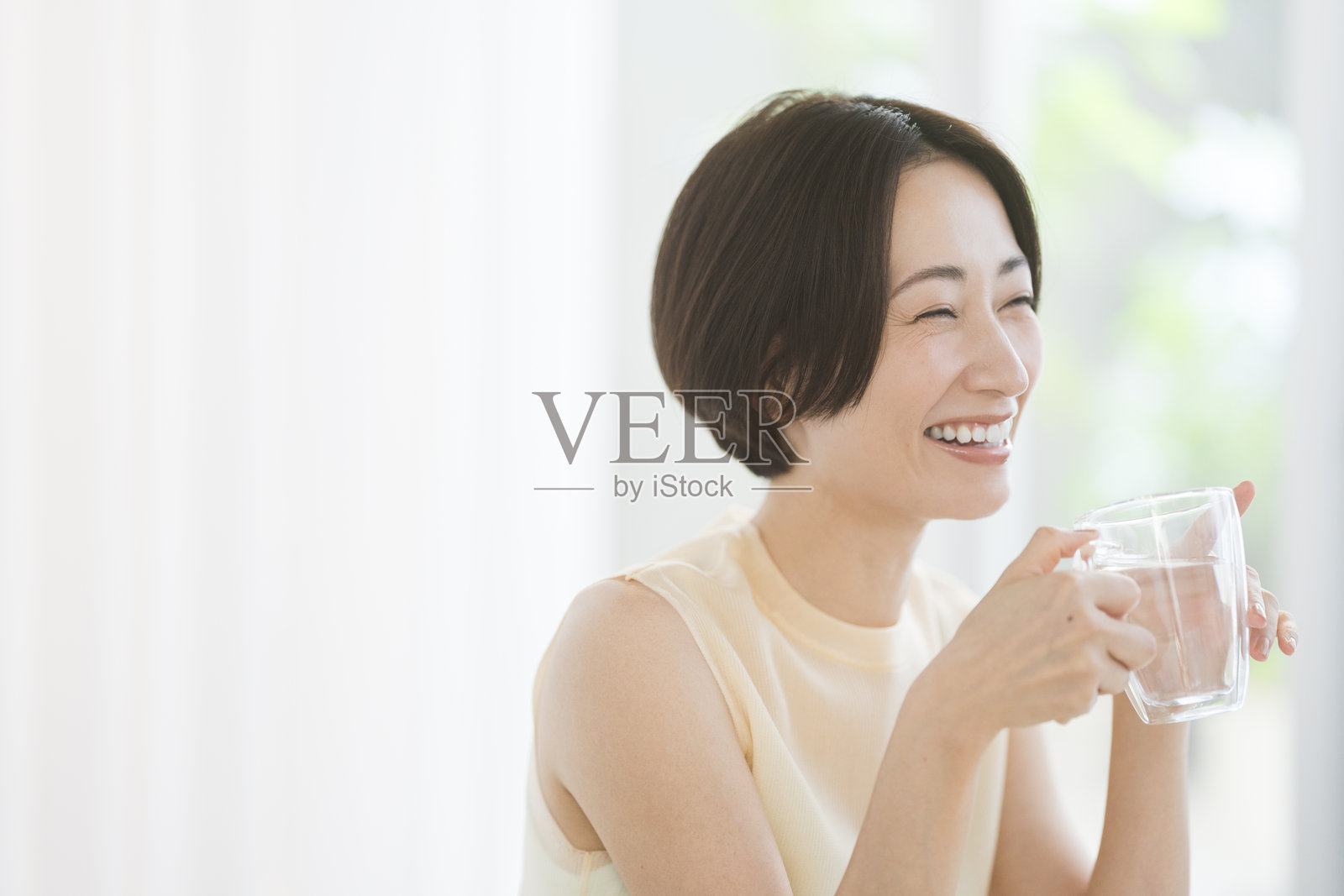 中年日本女性照片摄影图片