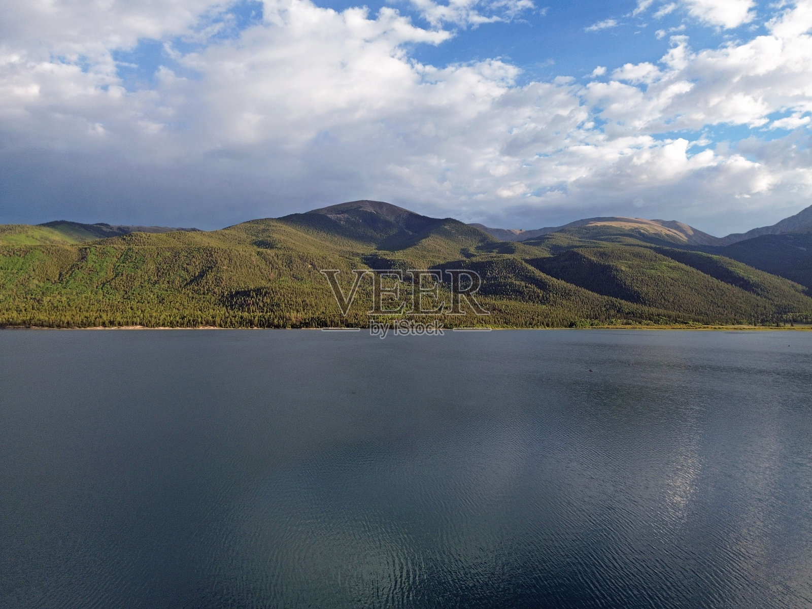 双湖山丘照片摄影图片