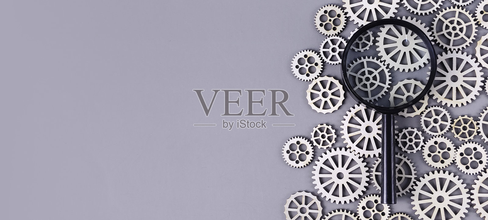 放大镜聚焦木质齿轮：详细分析、检查与系统探究照片摄影图片