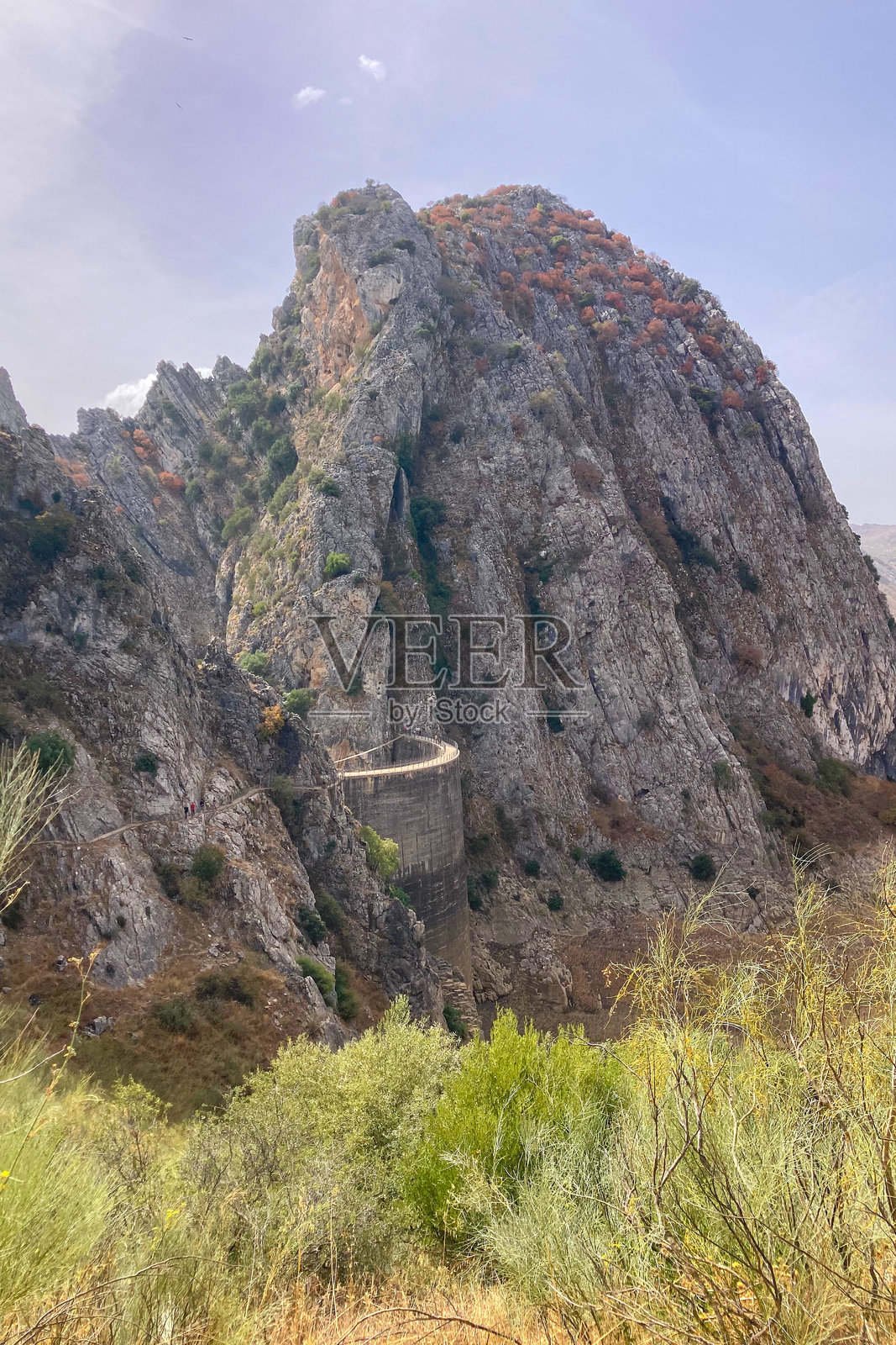 通往蒙特哈克大坝（Presa de Montejaque）和洪迪德罗洞穴（Cueva del Hundidero）的小径照片摄影图片