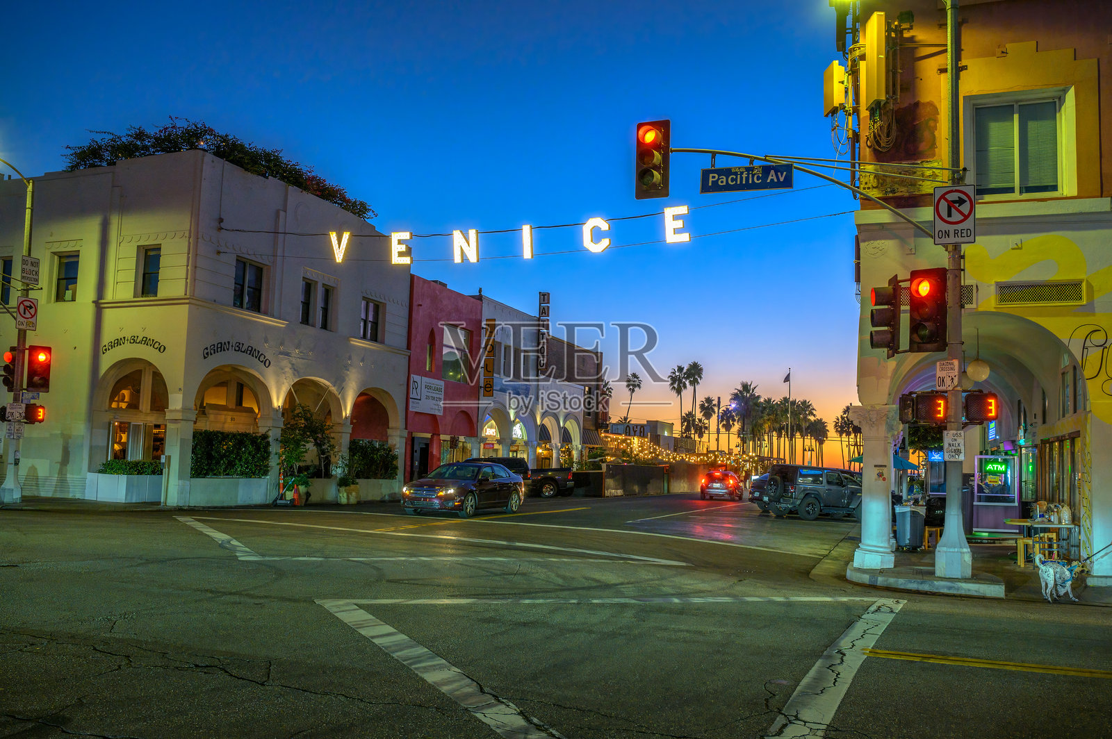 加利福尼亚州威尼斯海滩日落时分的威尼斯标志照片摄影图片