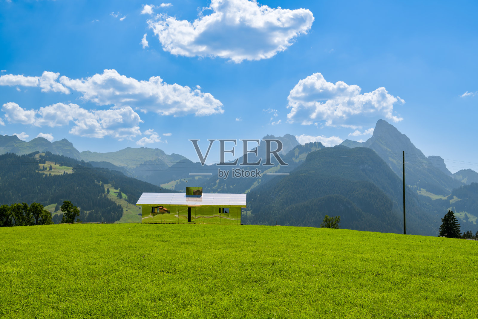 瑞士申尼里德附近的镜子屋照片摄影图片