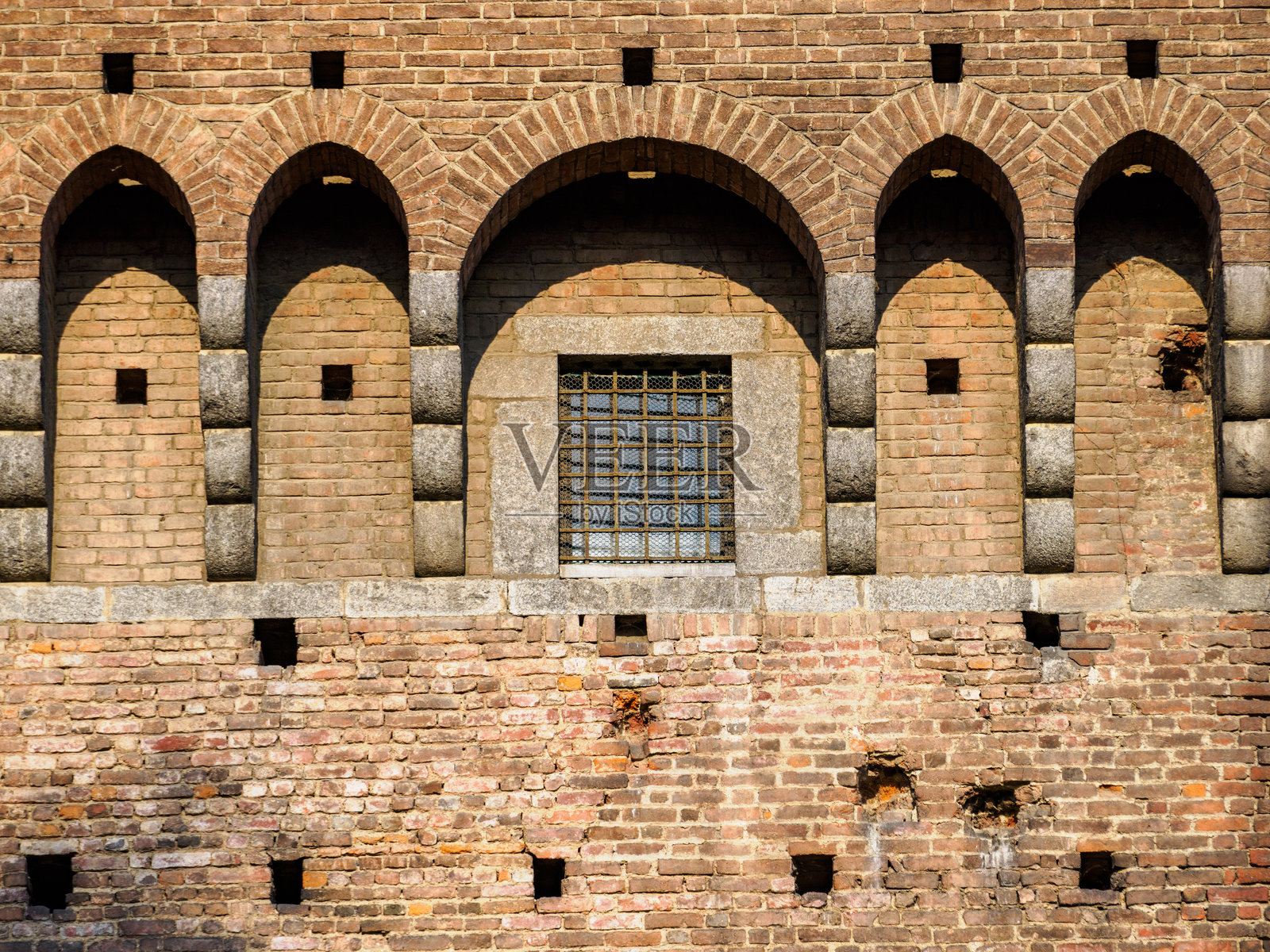 米兰塞皮奥内公园的秋景,背景是斯福尔扎城堡照片摄影图片