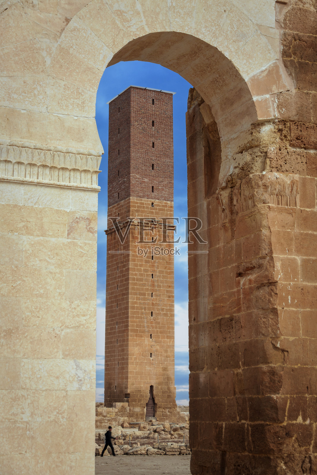 从古老的拱门看哈兰塔照片摄影图片