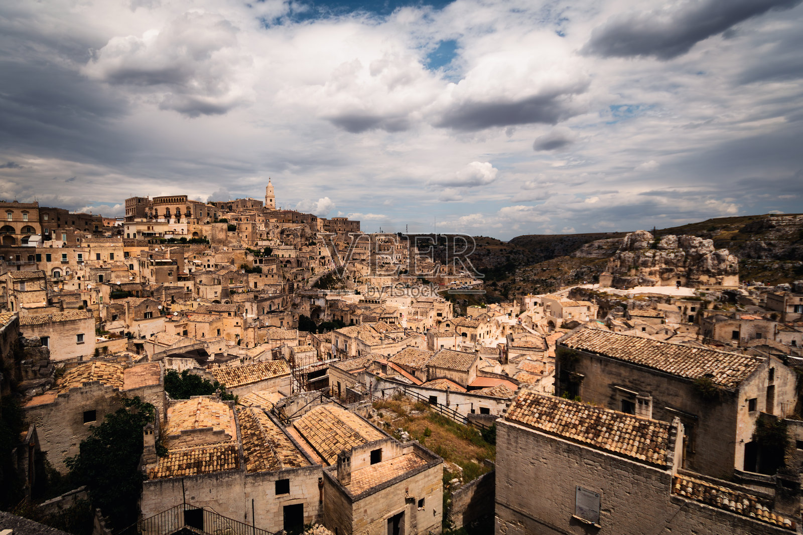 意大利马泰拉的“萨西”石头，这是建造在史前洞穴岩石中的所谓老房子。照片摄影图片