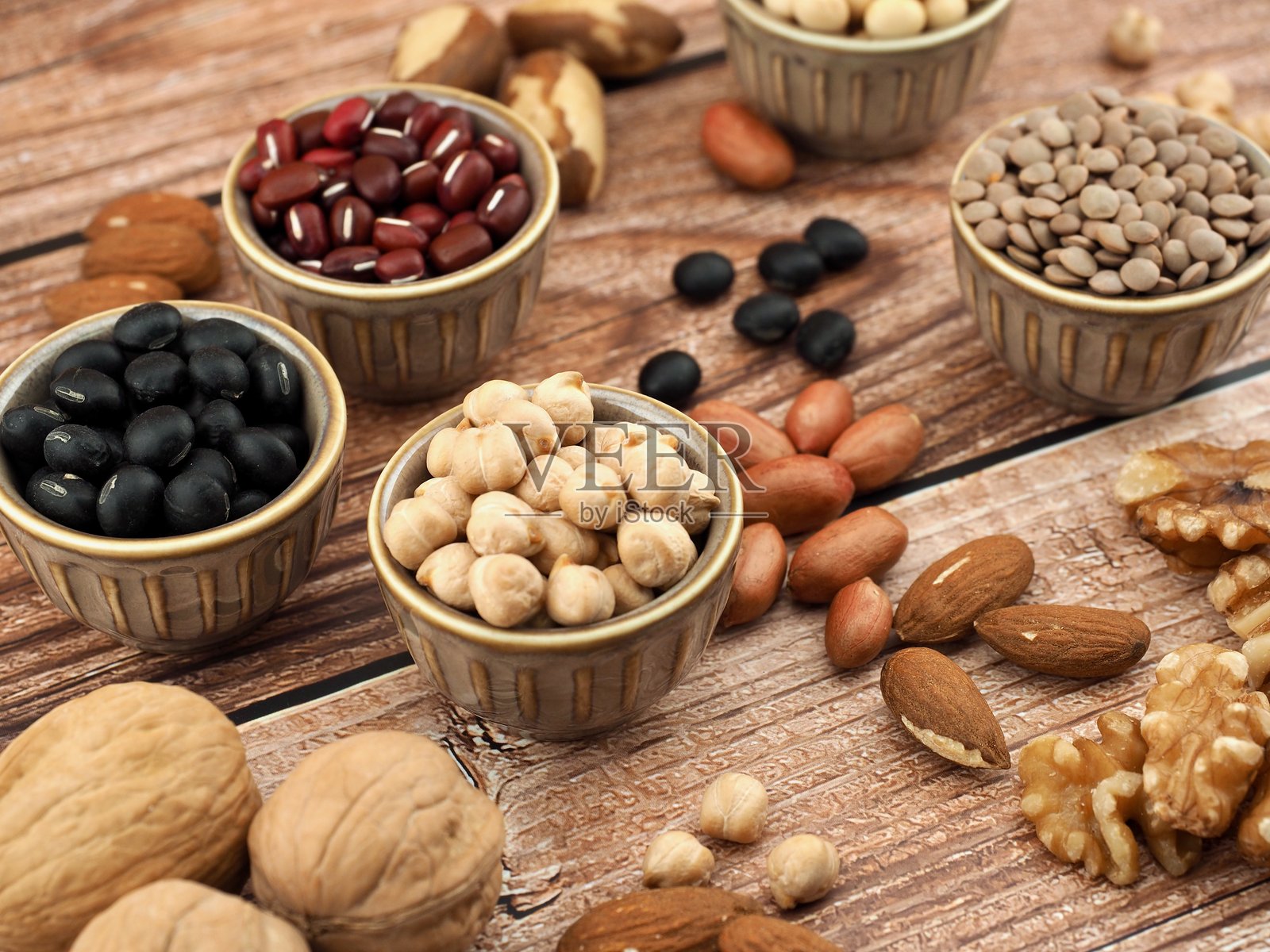 超级食物，花生，核桃，杏仁，腰果，巴西坚果，豆类，红豆，黑豆，鹰嘴豆照片摄影图片