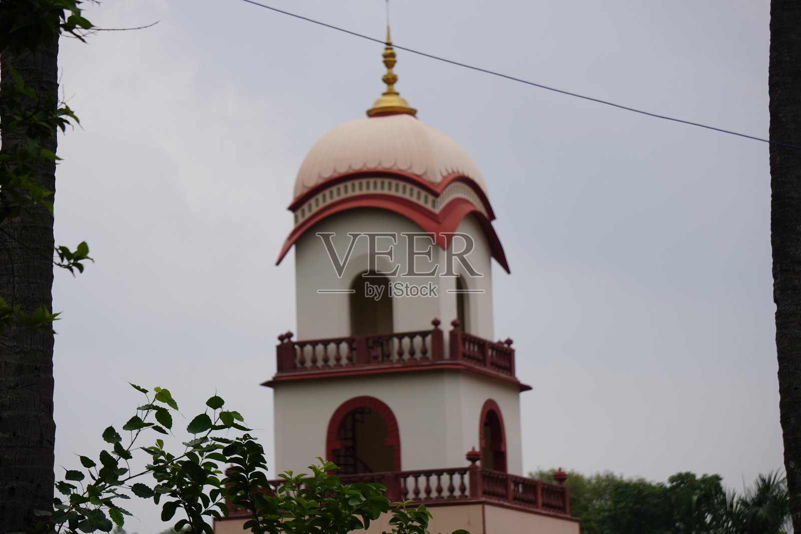 带圆顶和拱门的印度寺庙塔楼照片摄影图片