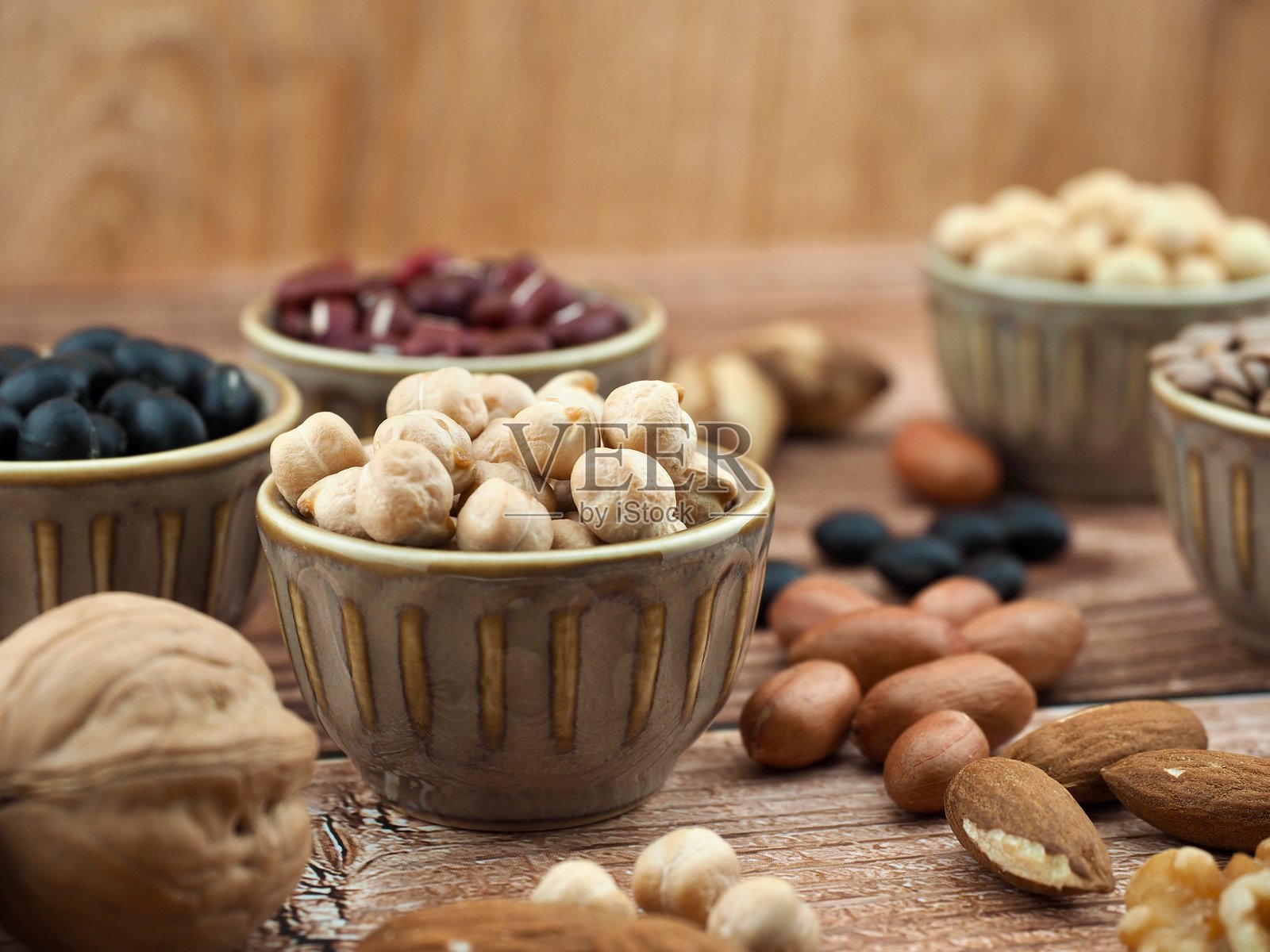 超级食物，花生，核桃，杏仁，腰果，巴西坚果，豆类，红豆，黑豆，鹰嘴豆照片摄影图片