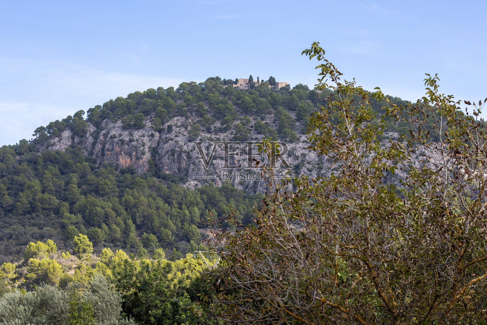 马略卡岛典型地貌的岩石露头照片摄影图片
