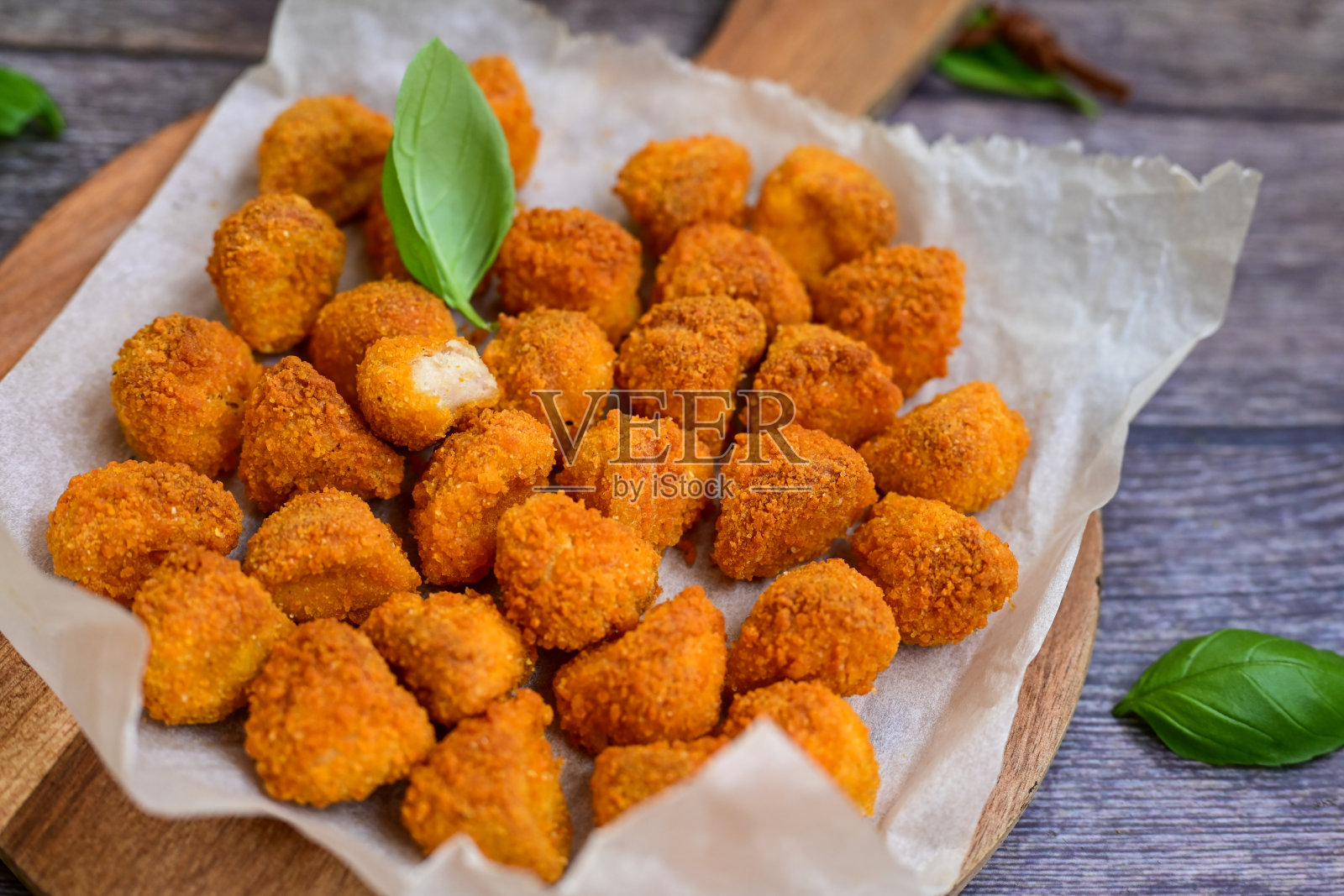 自制香脆爆米花鸡块照片摄影图片