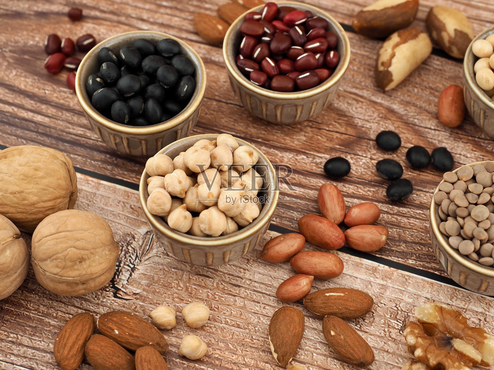 超级食物，花生，核桃，杏仁，腰果，巴西坚果，豆类，红豆，黑豆，鹰嘴豆照片摄影图片