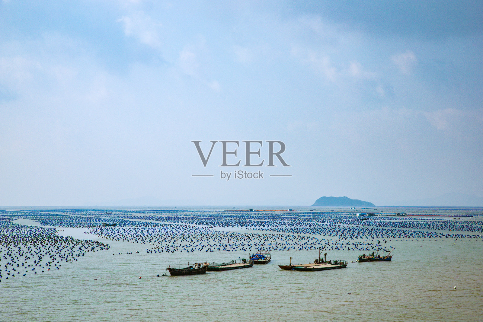 福建省福州市连江县 - 渔港湾风光，蓝天下的美景照片摄影图片