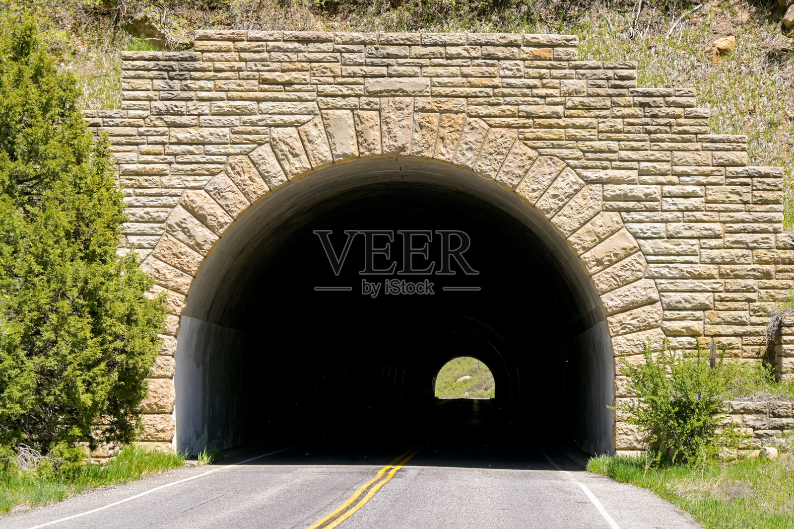 公路隧道入口照片摄影图片