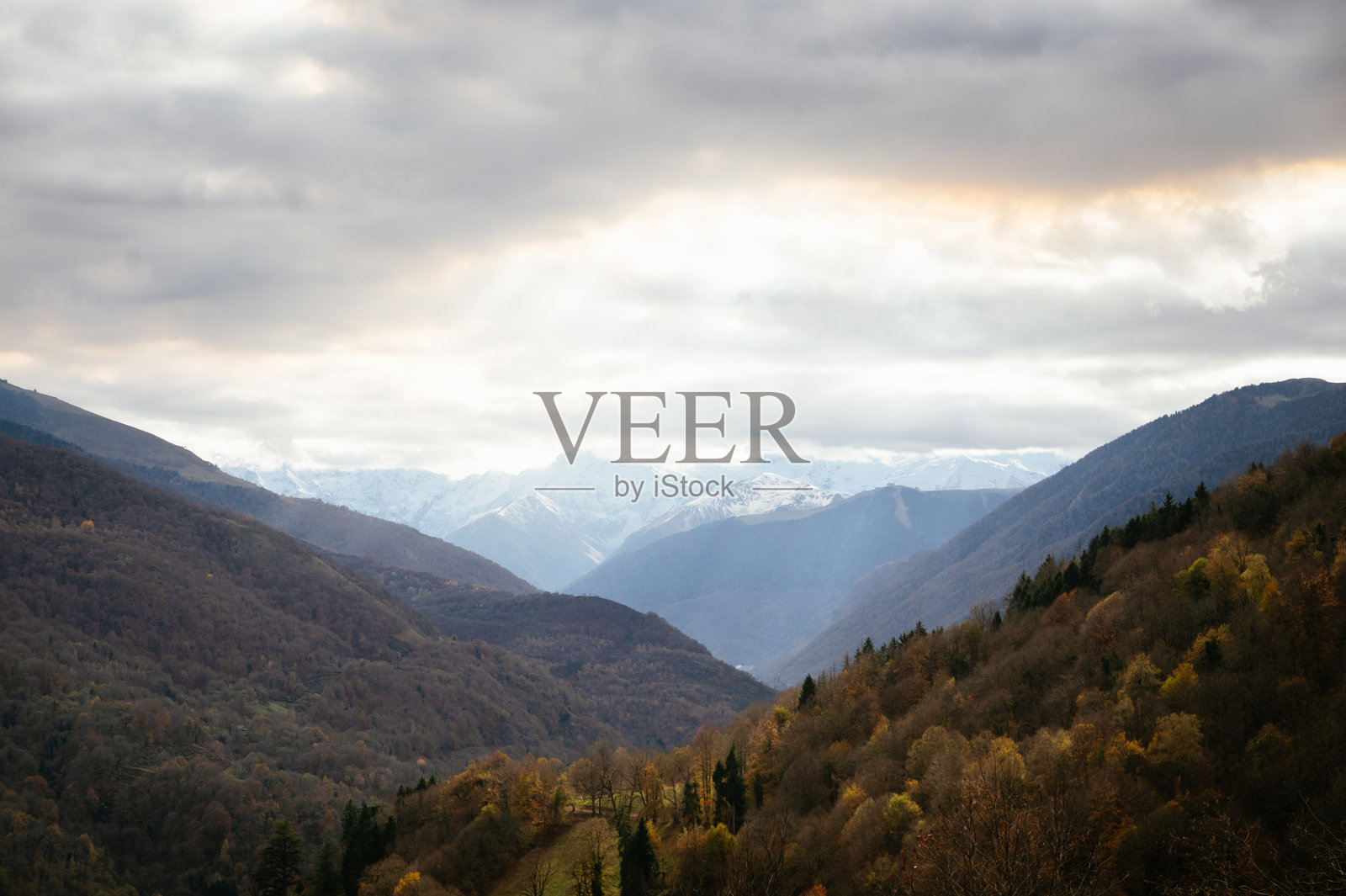 比利牛斯山脉照片摄影图片