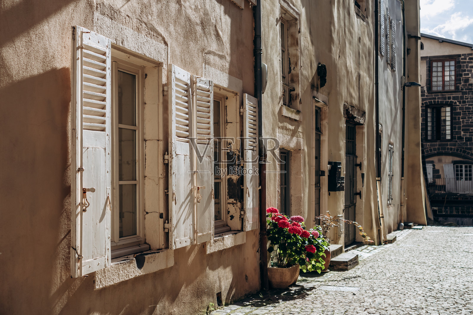 蒙费朗老城区及其细节，克莱蒙费朗的一部分照片摄影图片
