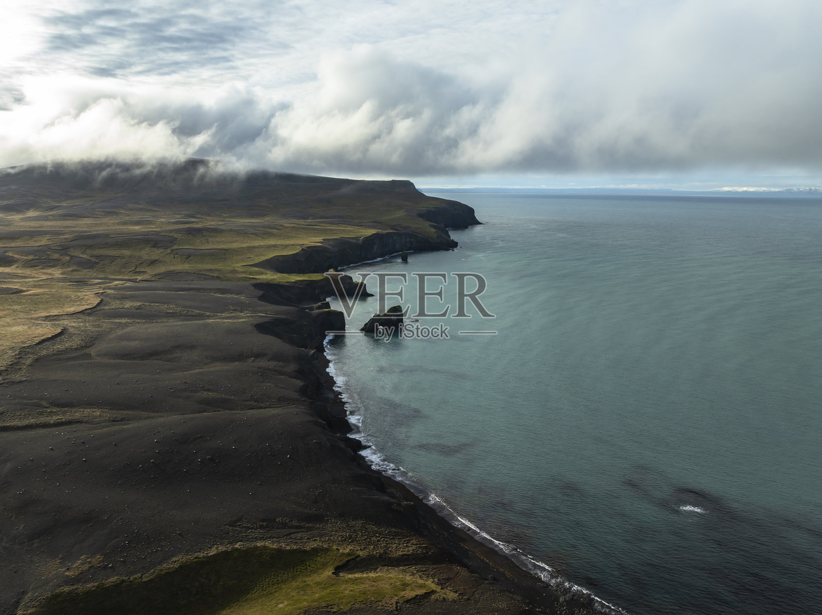 冰岛海岸风光的鸟瞰图照片摄影图片