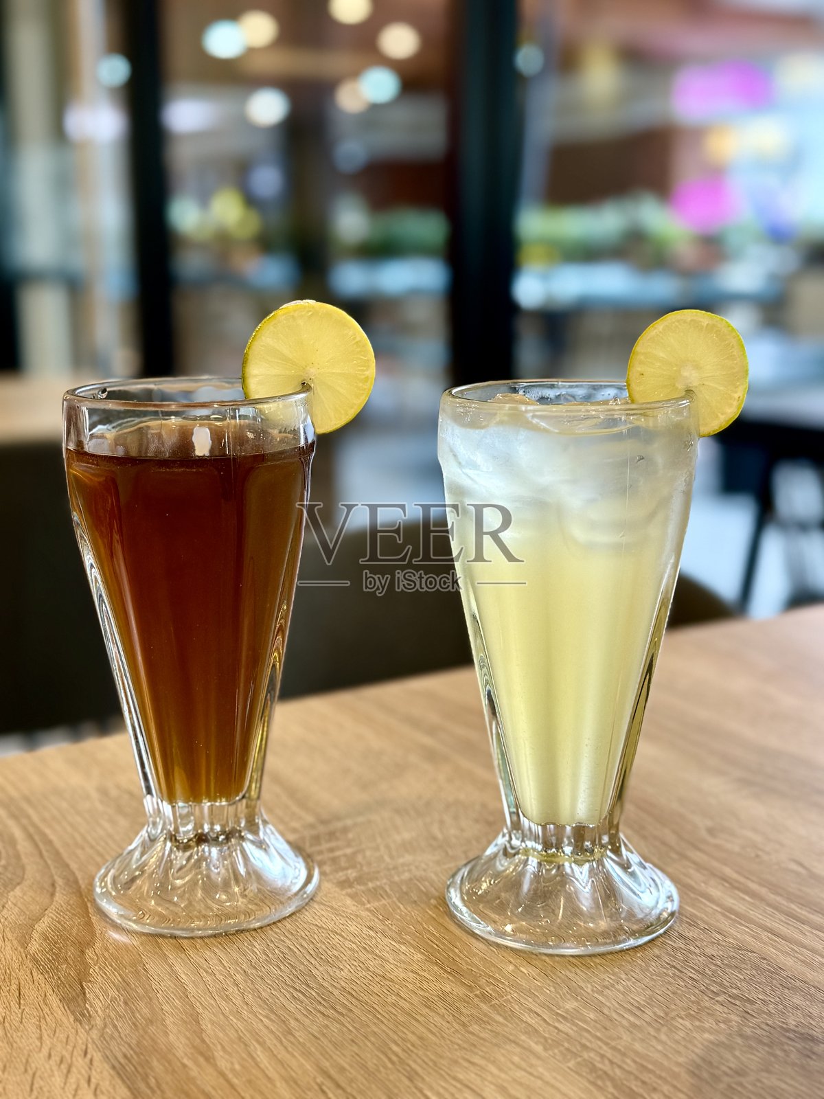 热柠檬茶和冰金桔饮品照片摄影图片