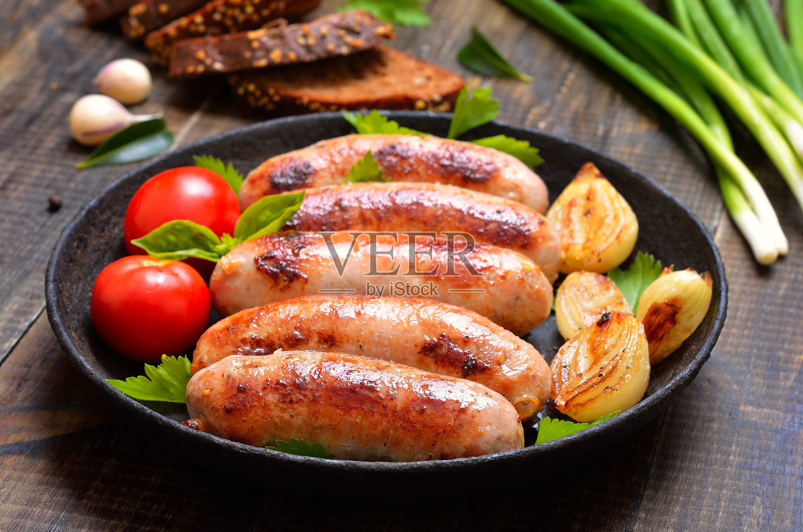 诱人的烤香肠照片摄影图片