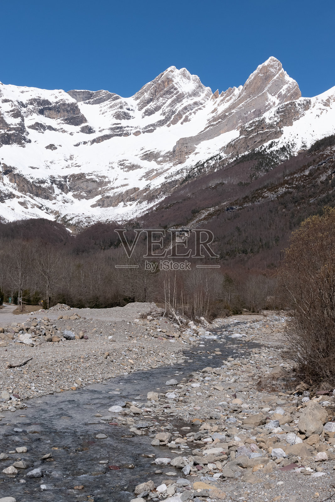 比利牛斯山照片摄影图片