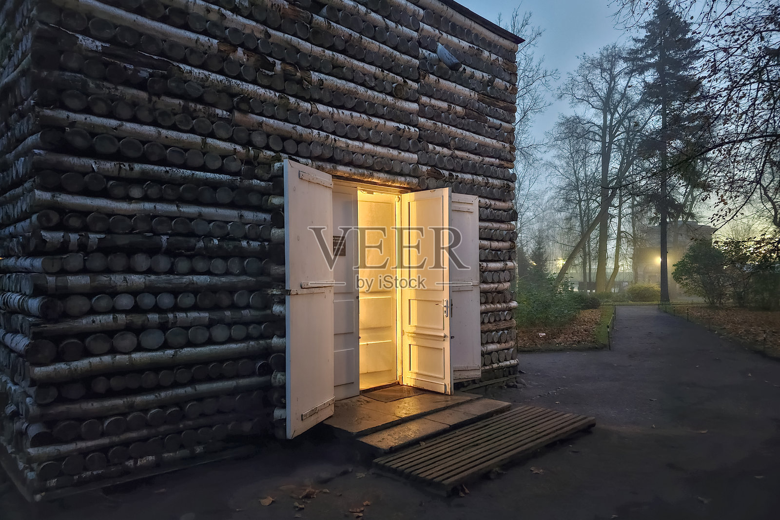 门的光线,通往凉亭的入口。加特契纳照片摄影图片