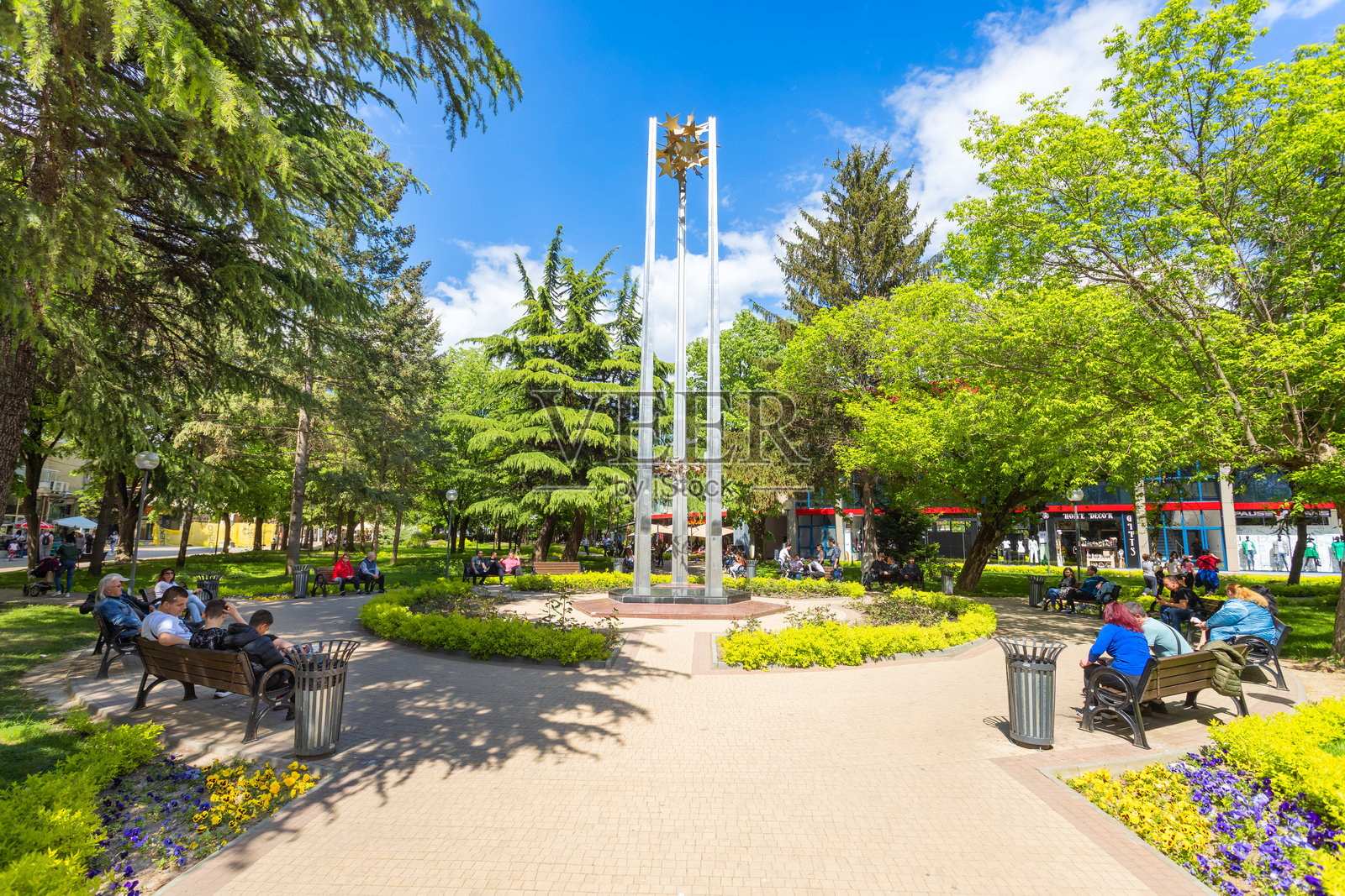 欧洲统一纪念碑，位于卡赞勒克市中心公园照片摄影图片