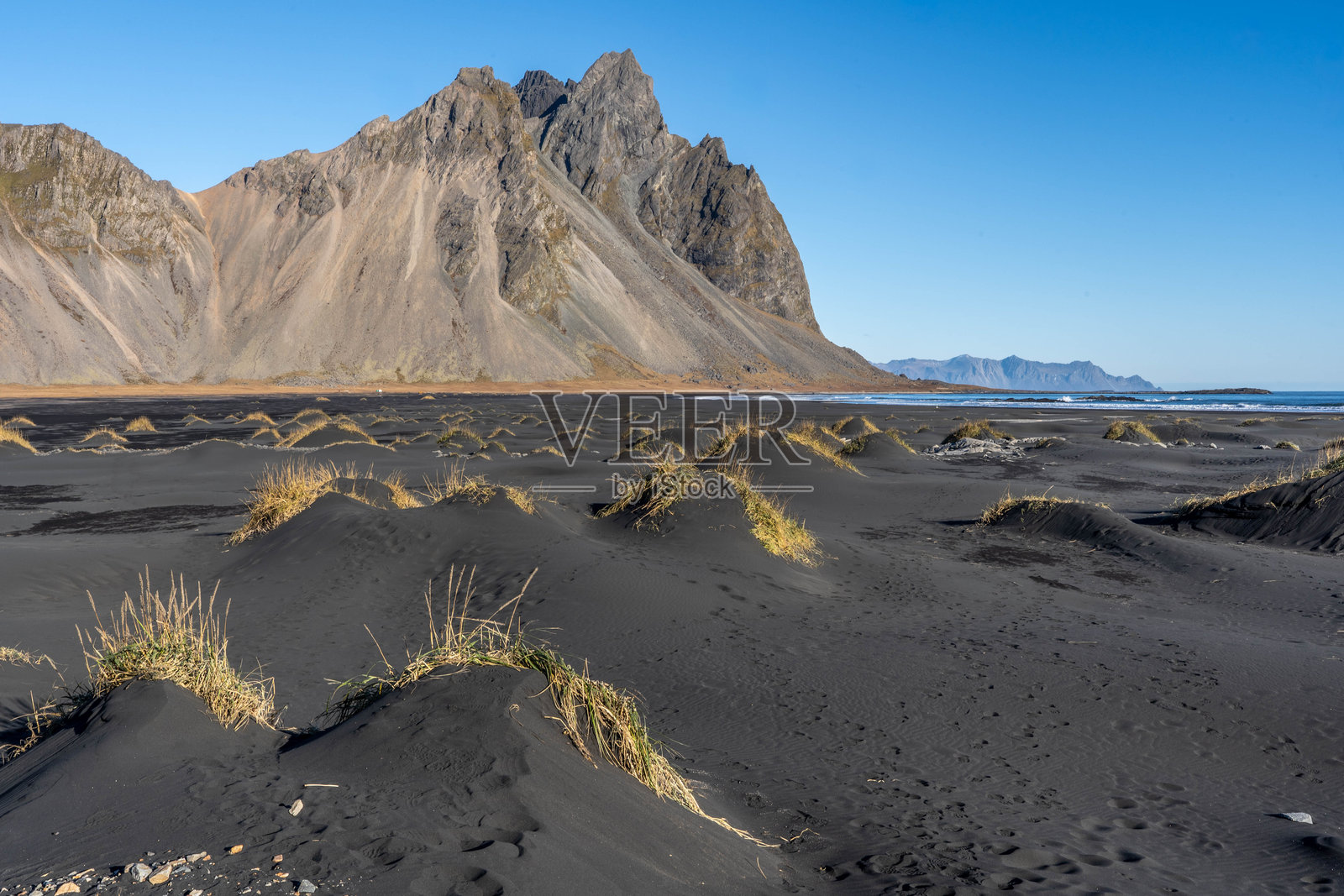 维斯特拉霍恩山和维京村附近的黑色沙丘照片摄影图片