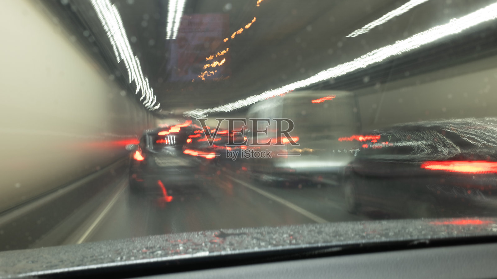 隧道内交通动态模糊照片摄影图片