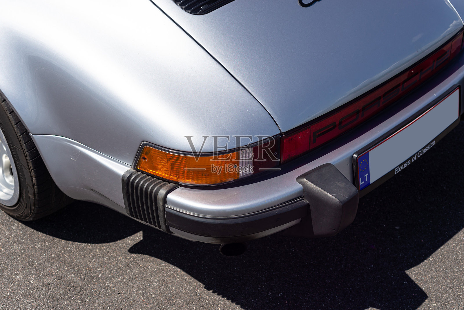 经典保时捷911SC的尾部照片摄影图片