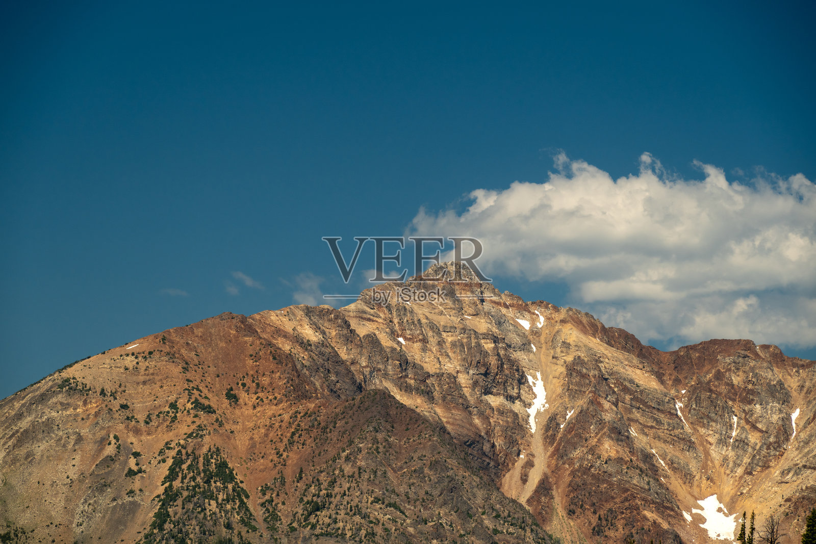 黄石国家公园电峰上空升腾的云彩照片摄影图片