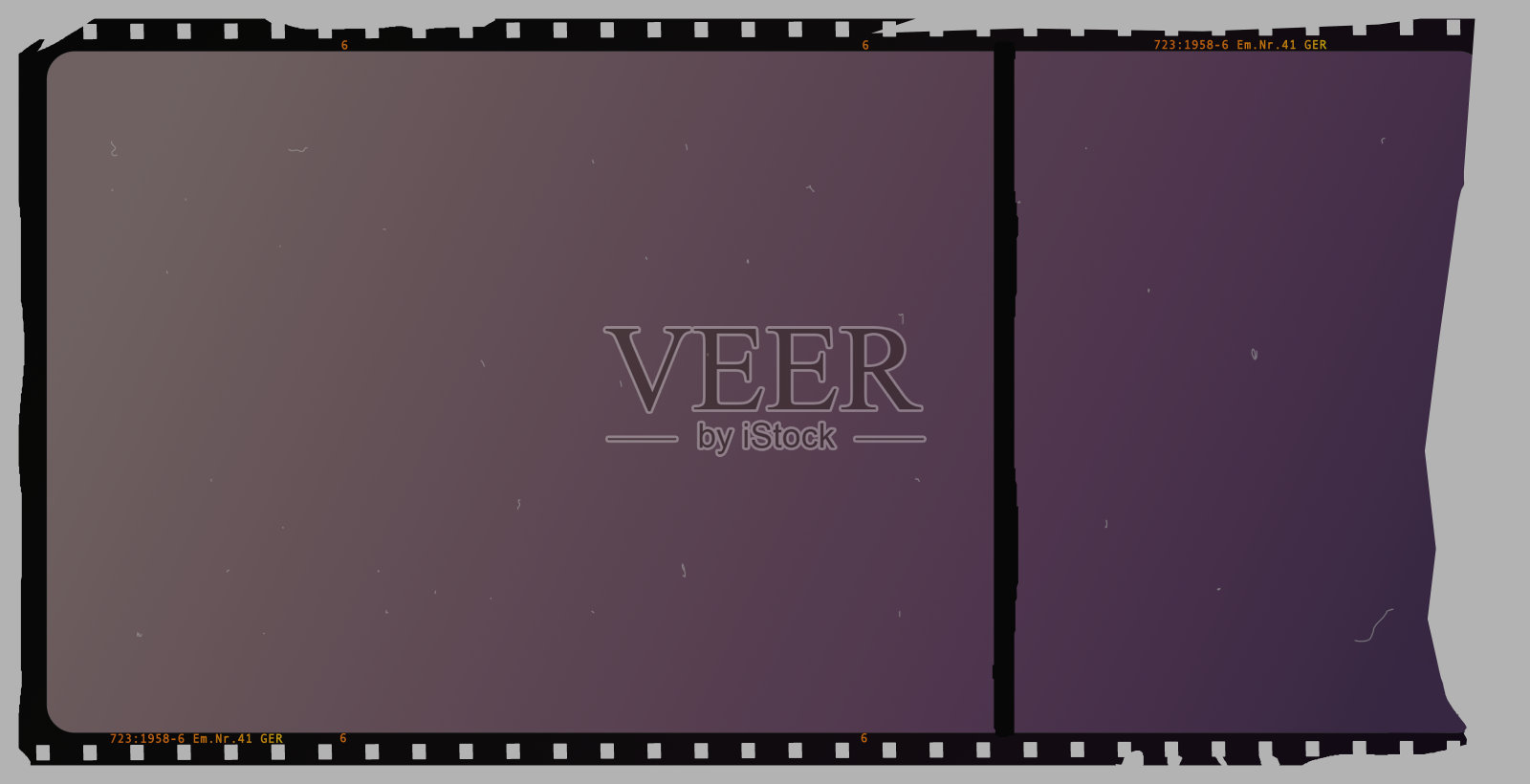 复古35毫米空白底片胶卷，带空相框的样机，孤立在灰色背景上。带有虚构字母的通用胶片，免费复制空间。插画图片素材