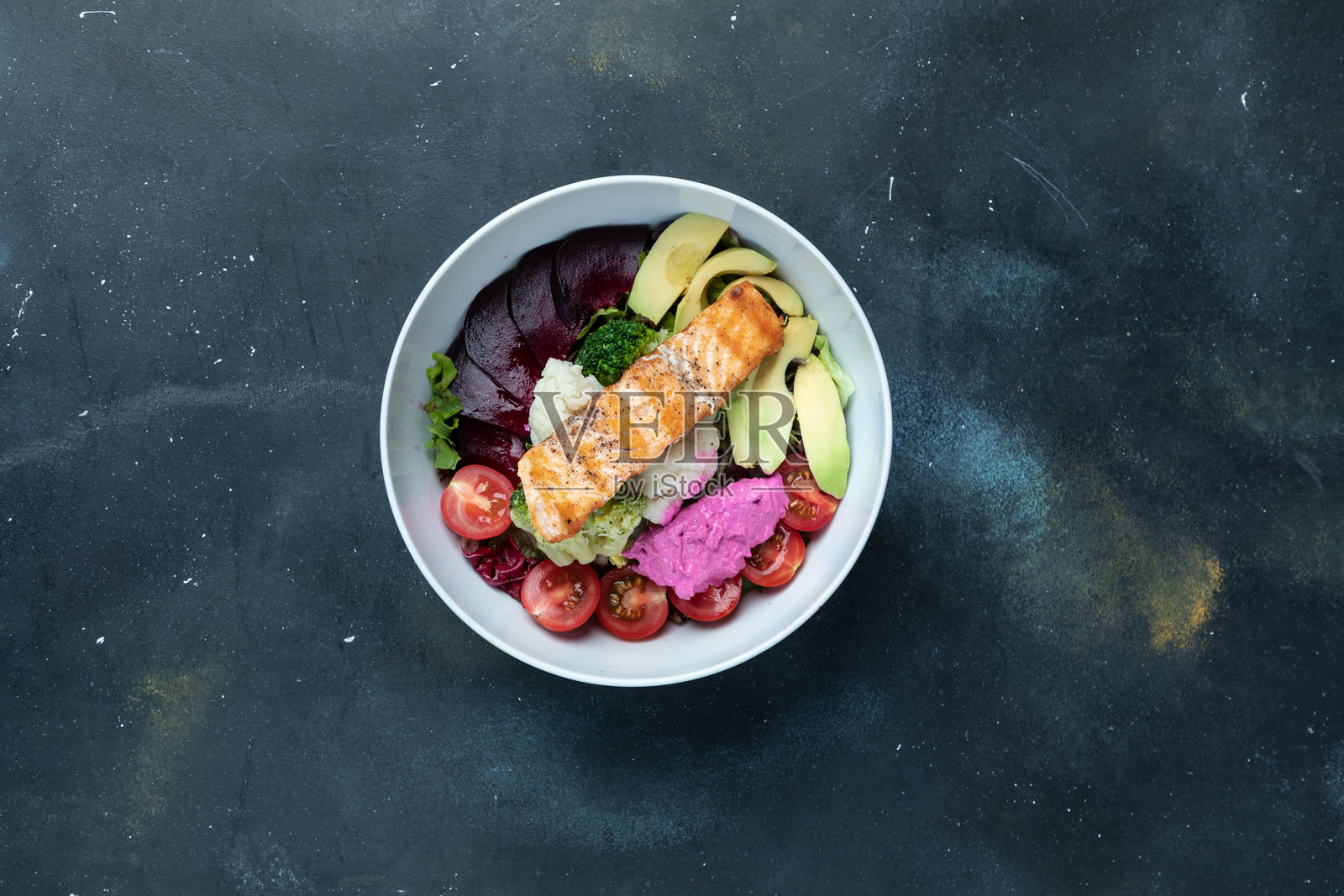 牛油果藜麦三文鱼健康盖饭照片摄影图片