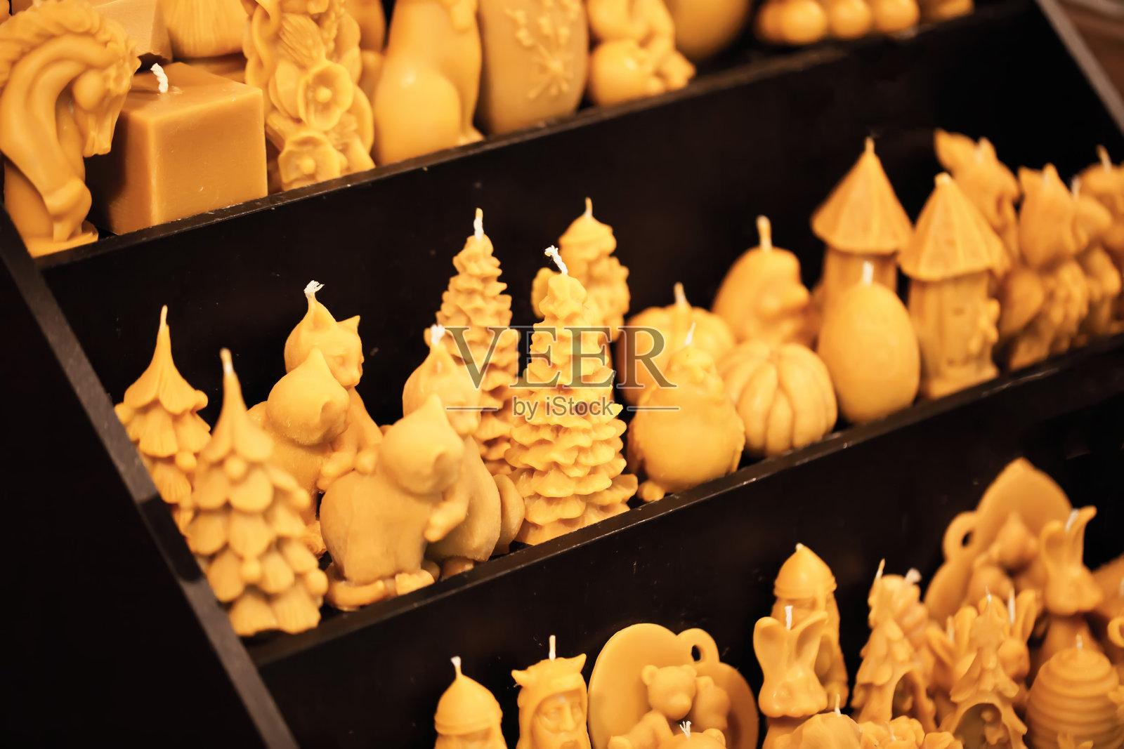 天然蜂蜡手工蜡烛带灯芯，特写照片摄影图片