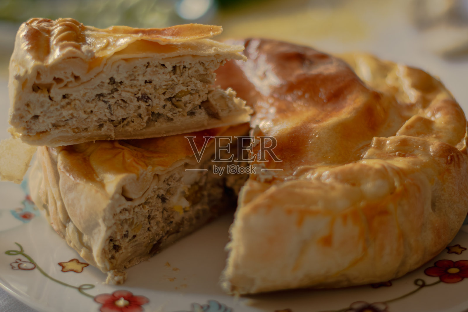 意式复活节馅饼（Torta Pasqualina），是利古里亚地区复活节午餐的特色菜肴，一种朝鲜蓟馅饼。照片摄影图片