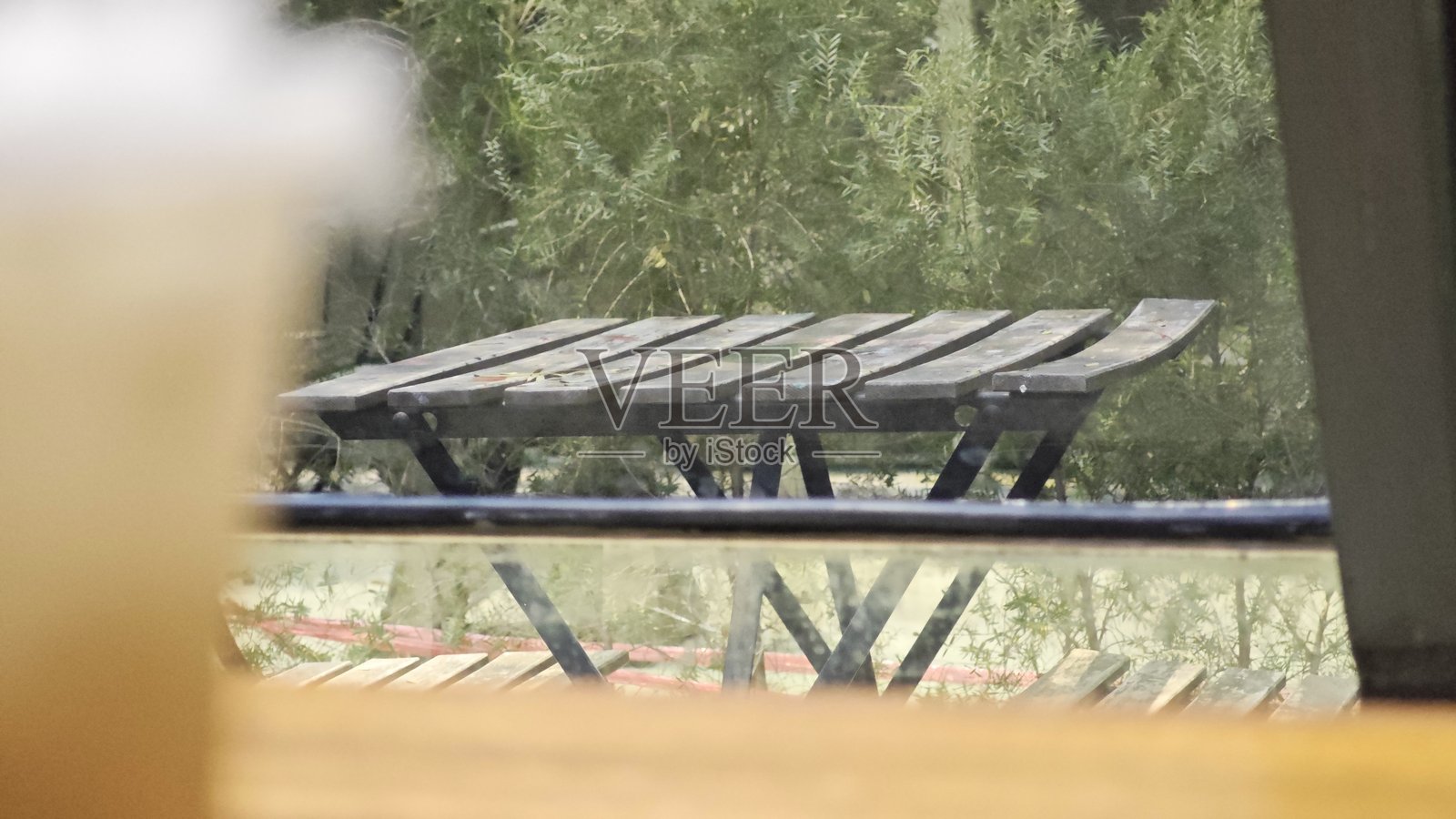 咖啡馆里的空桌子照片摄影图片