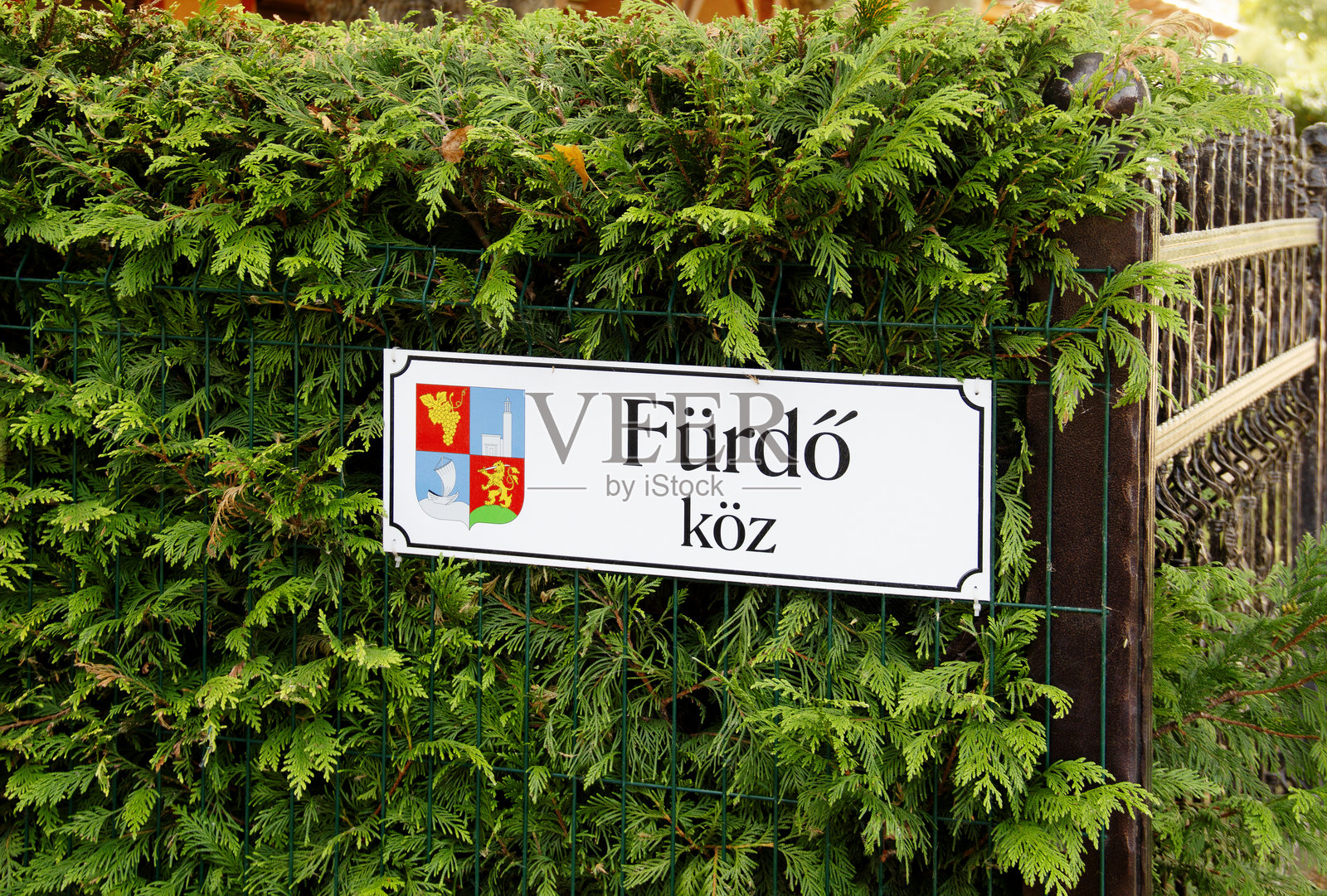 匈牙利巴拉顿湖湖畔巴拉顿博格拉尔市中心巴拉顿湖滨浴场街道名称标志巴拉顿博格拉尔葡萄酒产区中东欧照片摄影图片