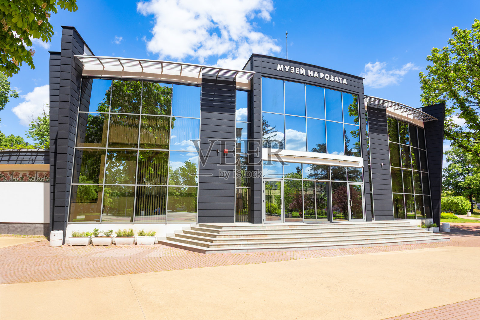 保加利亚卡赞勒克镇的玫瑰博物馆照片摄影图片