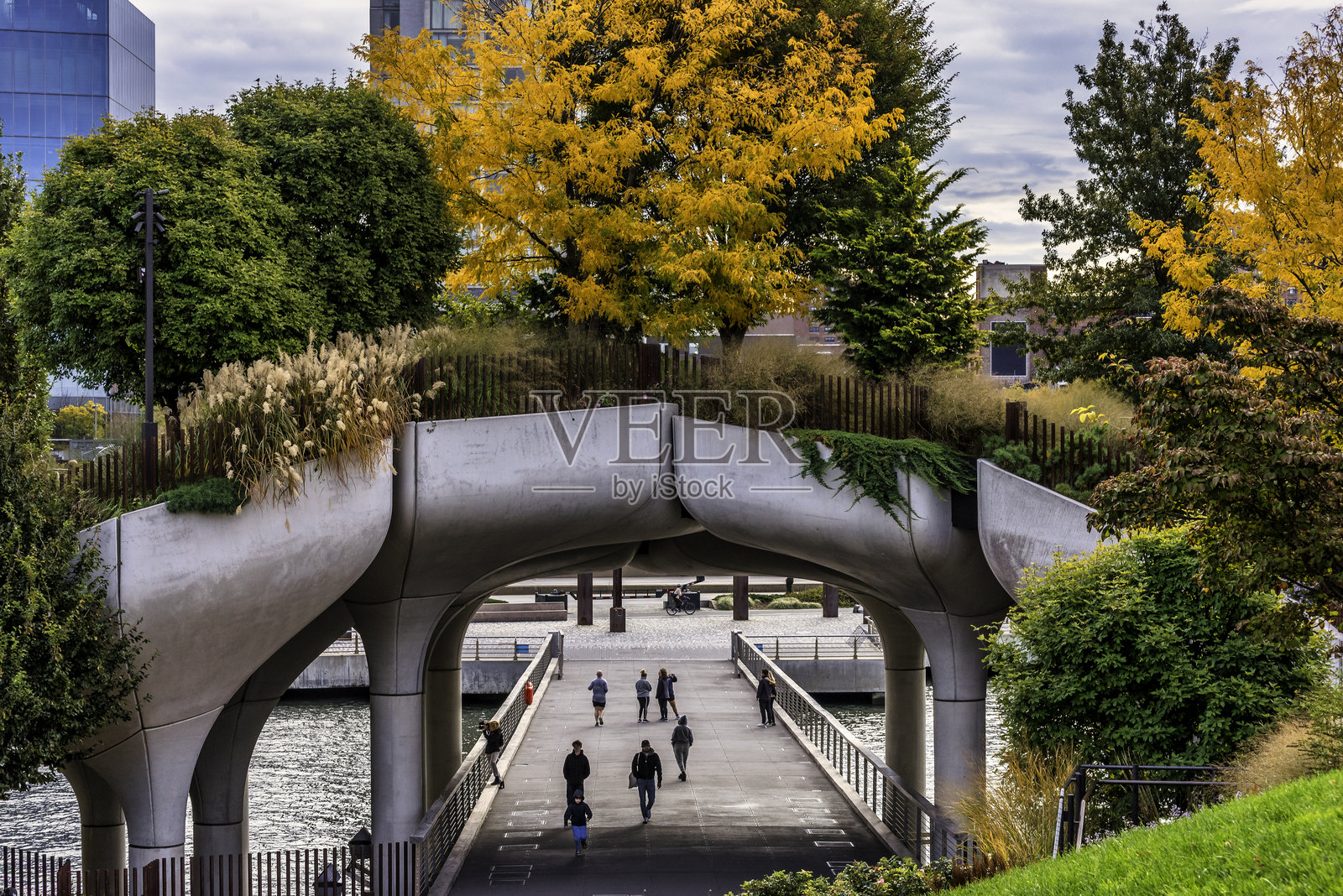 从曼哈顿小岛的山丘上看到的入口,纽约市照片摄影图片