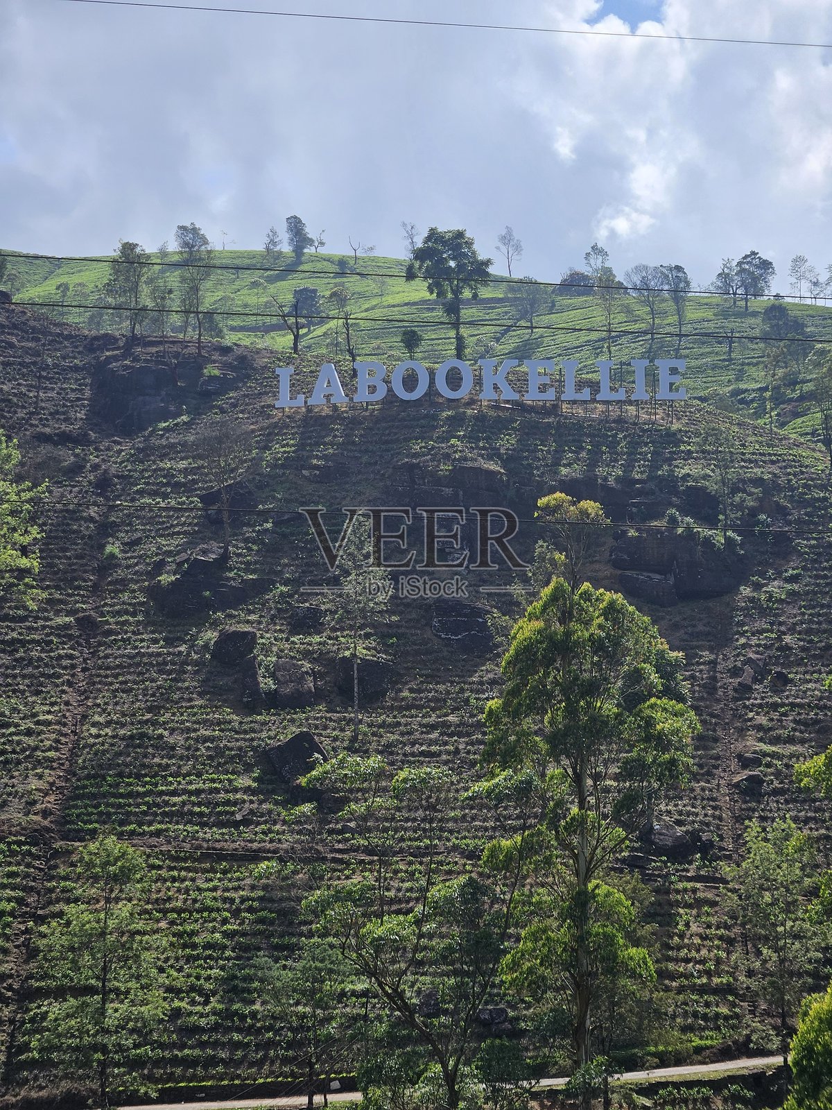 山丘瀑布景观绿意盎然的群山景色照片摄影图片