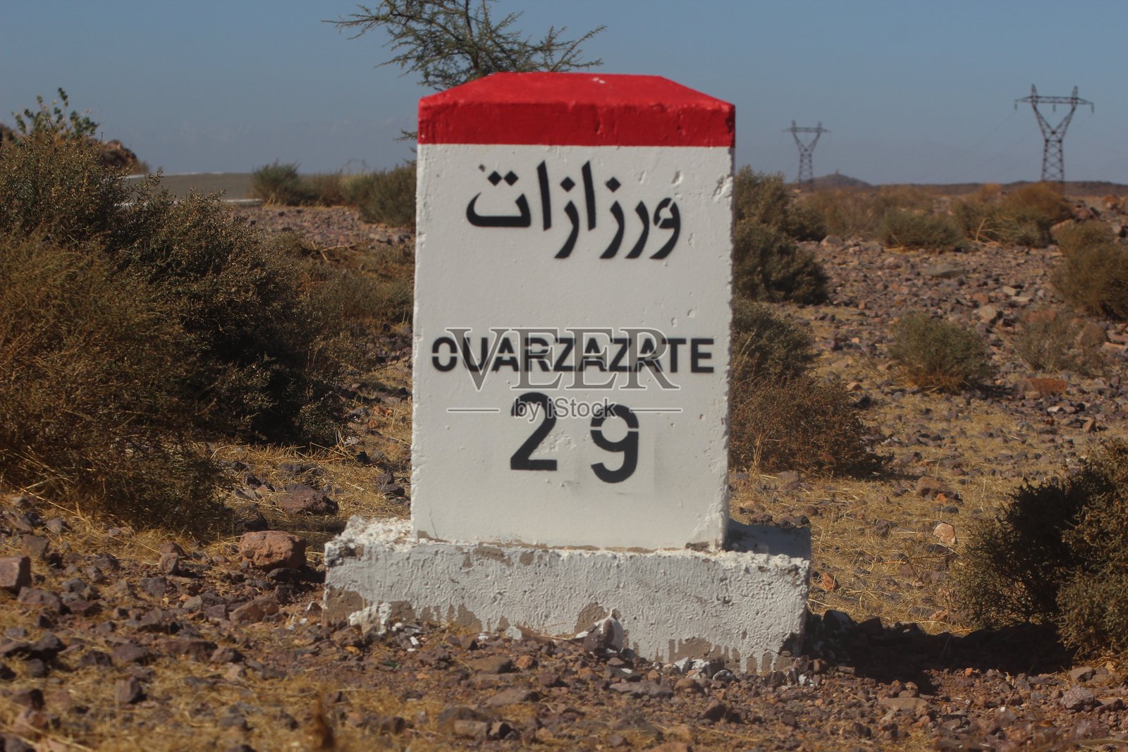 瓦尔扎扎特29公里路牌，摩洛哥瓦尔扎扎特距离路牌照片摄影图片