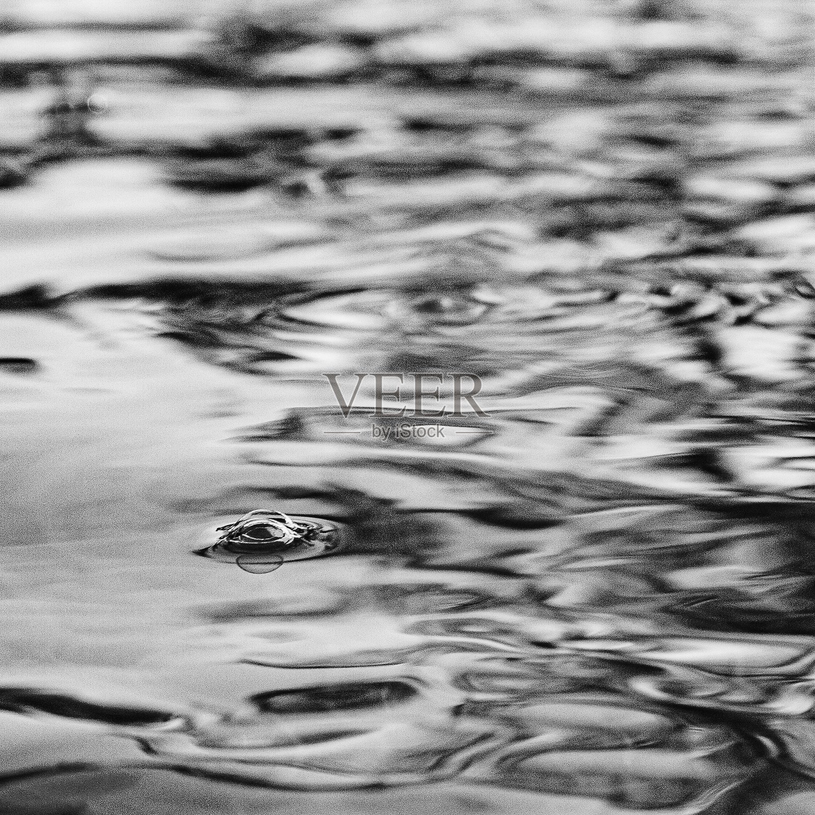 泳池里的气泡照片摄影图片