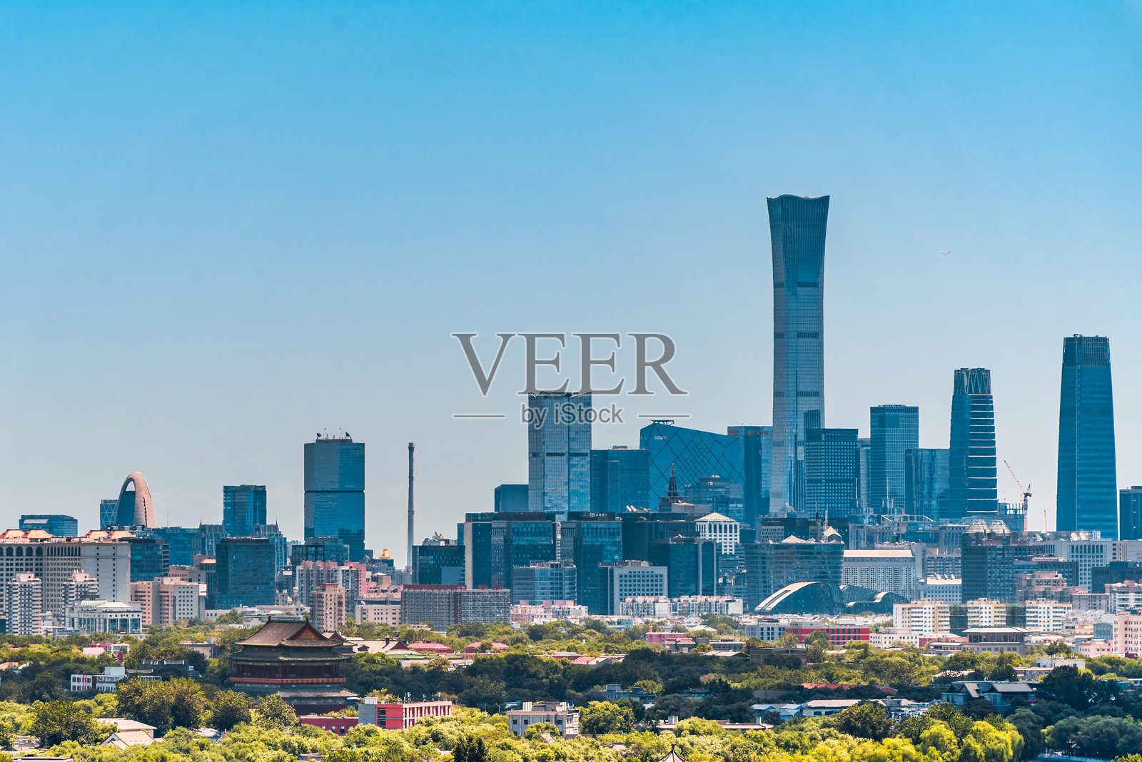 中国北京国际贸易中心中央商务区天际线与鼓楼高角度景观照片摄影图片