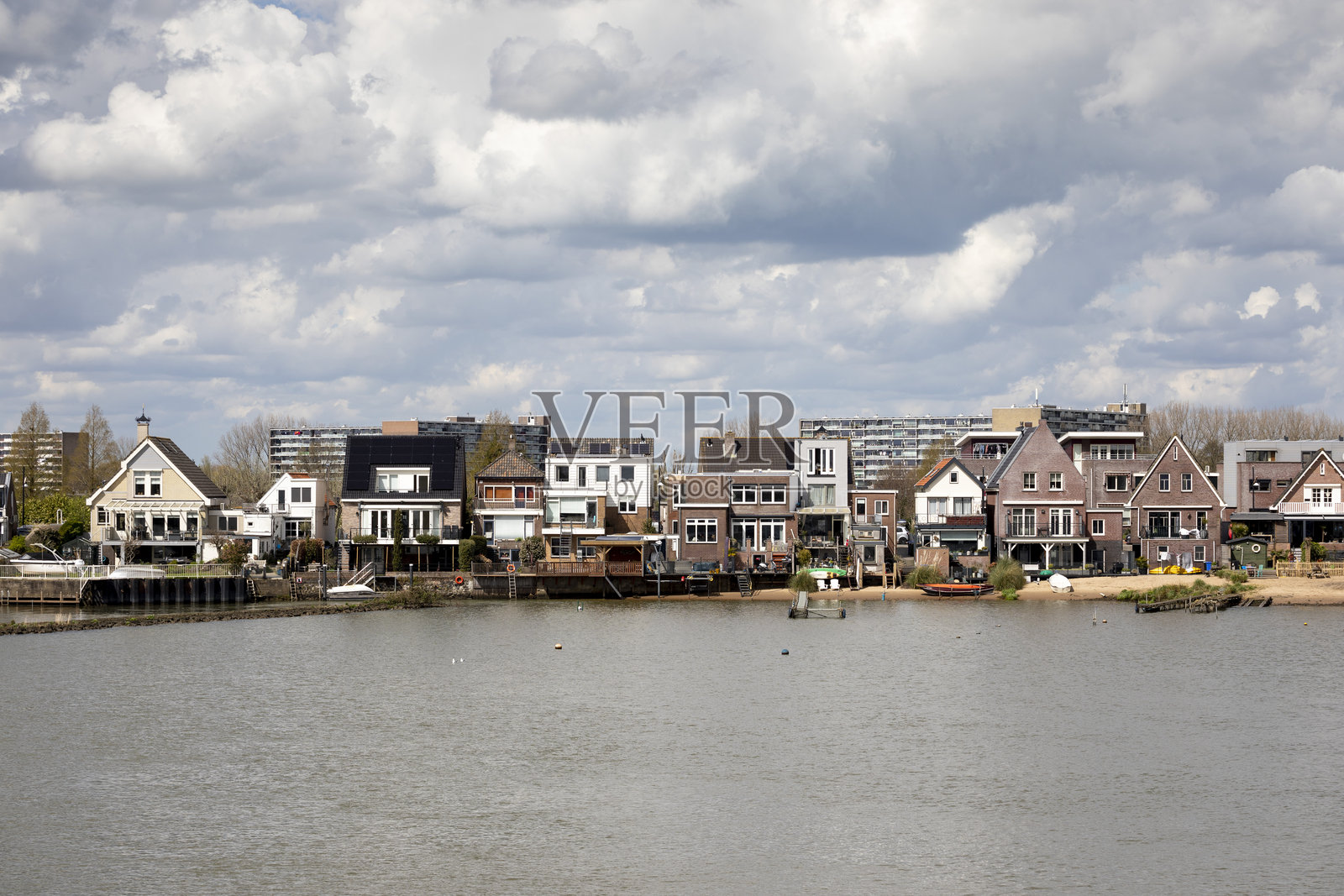 斯莱德雷赫特水畔的住宅建筑排照片摄影图片