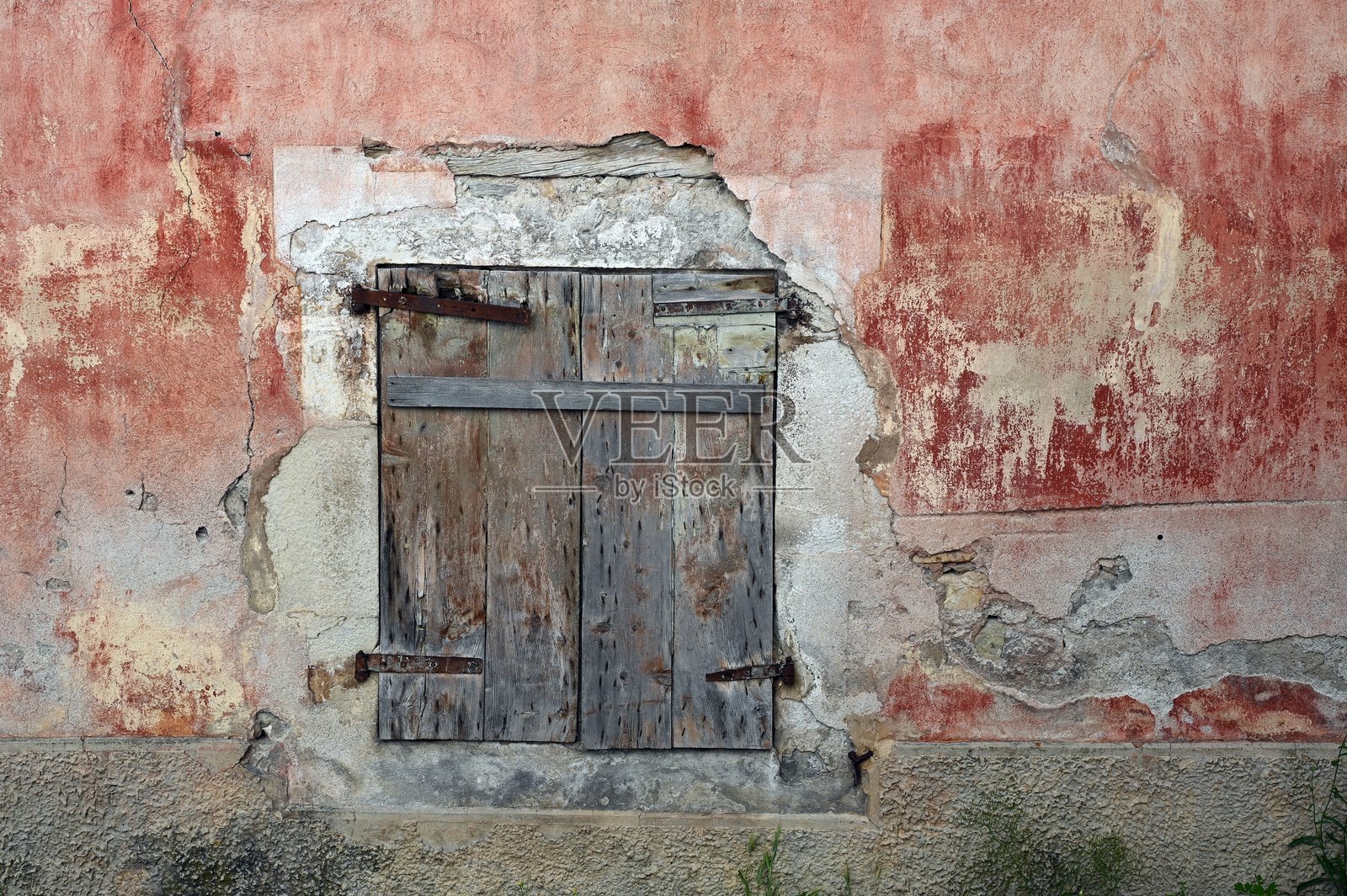 老房子的窗户照片摄影图片