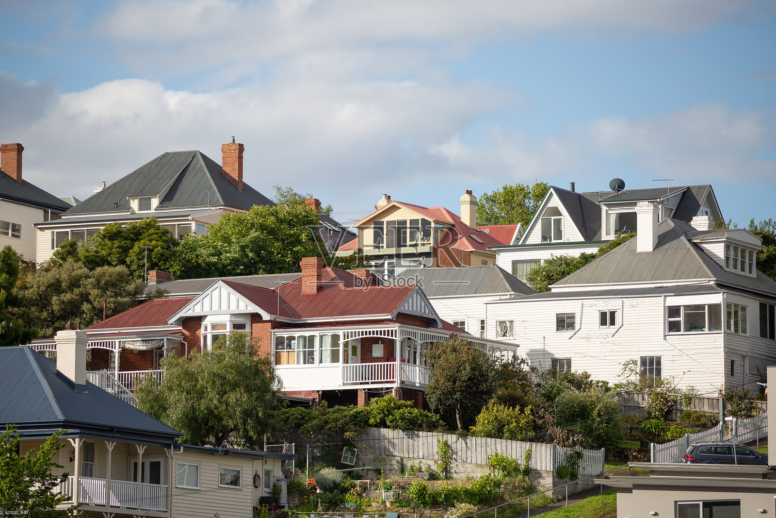 从桑迪湾望向巴特里角，塔斯马尼亚的住宅和别墅照片摄影图片